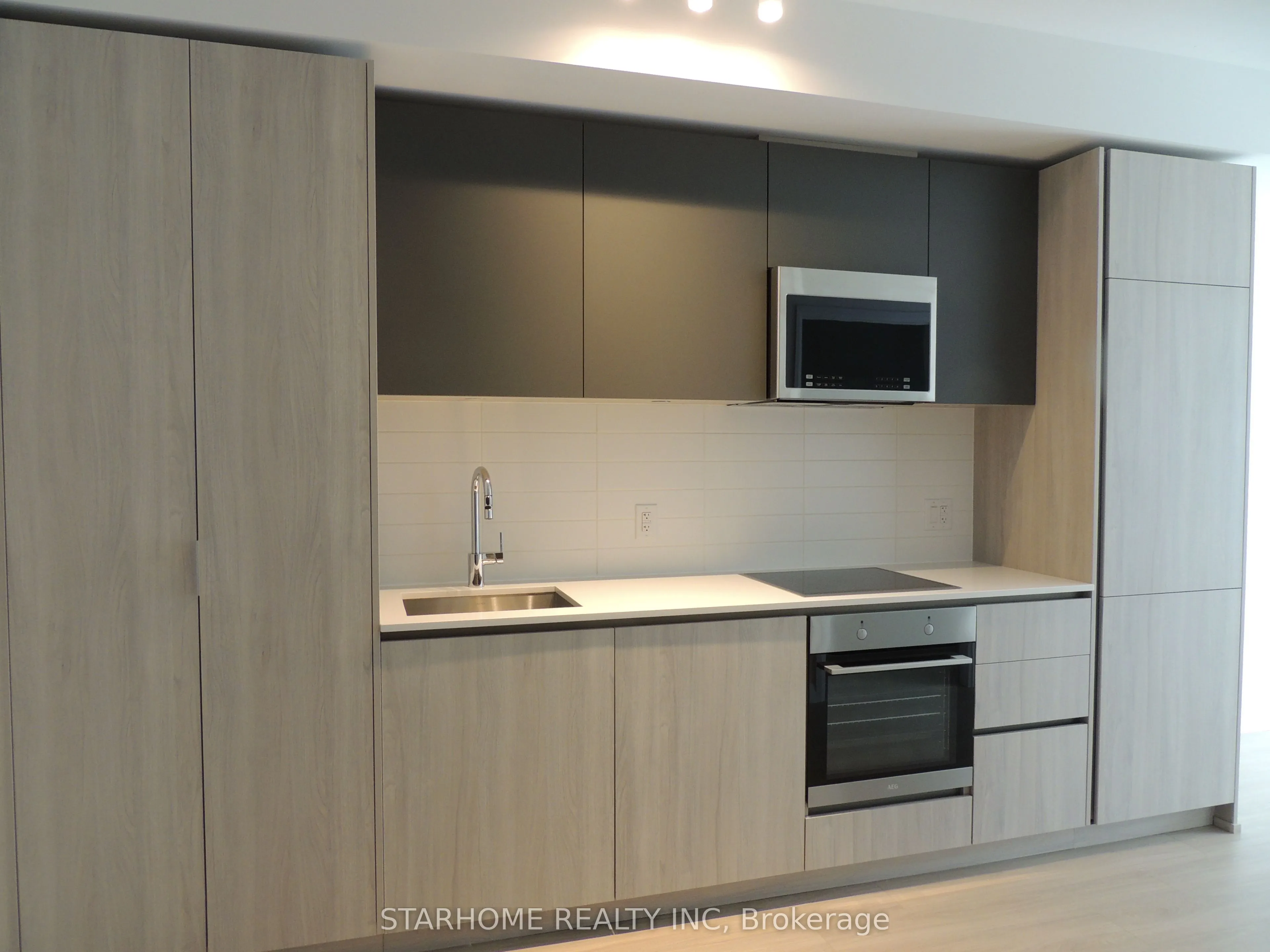 8 Widmer Street, #3307