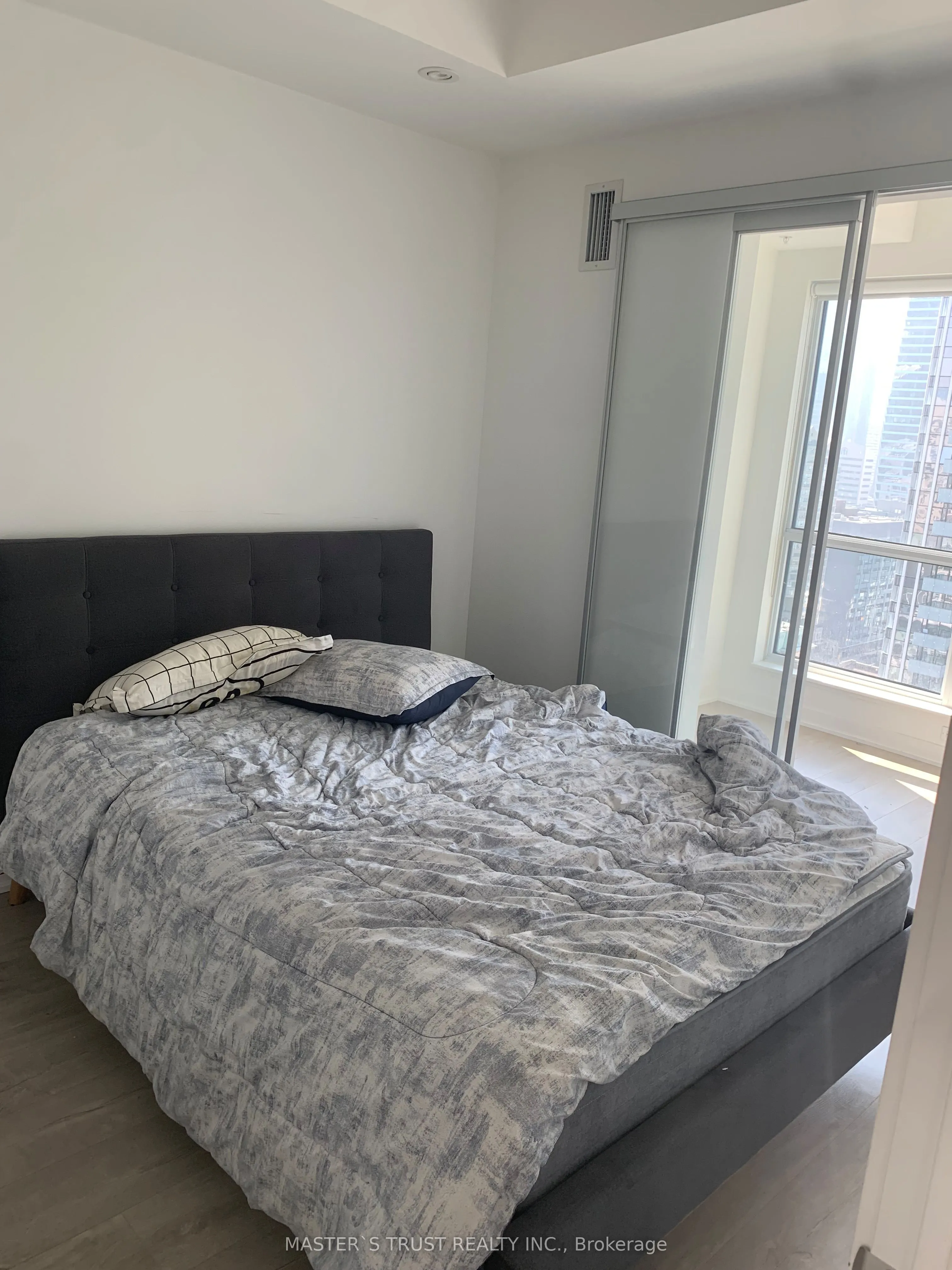 30 Nelson Street, #2406