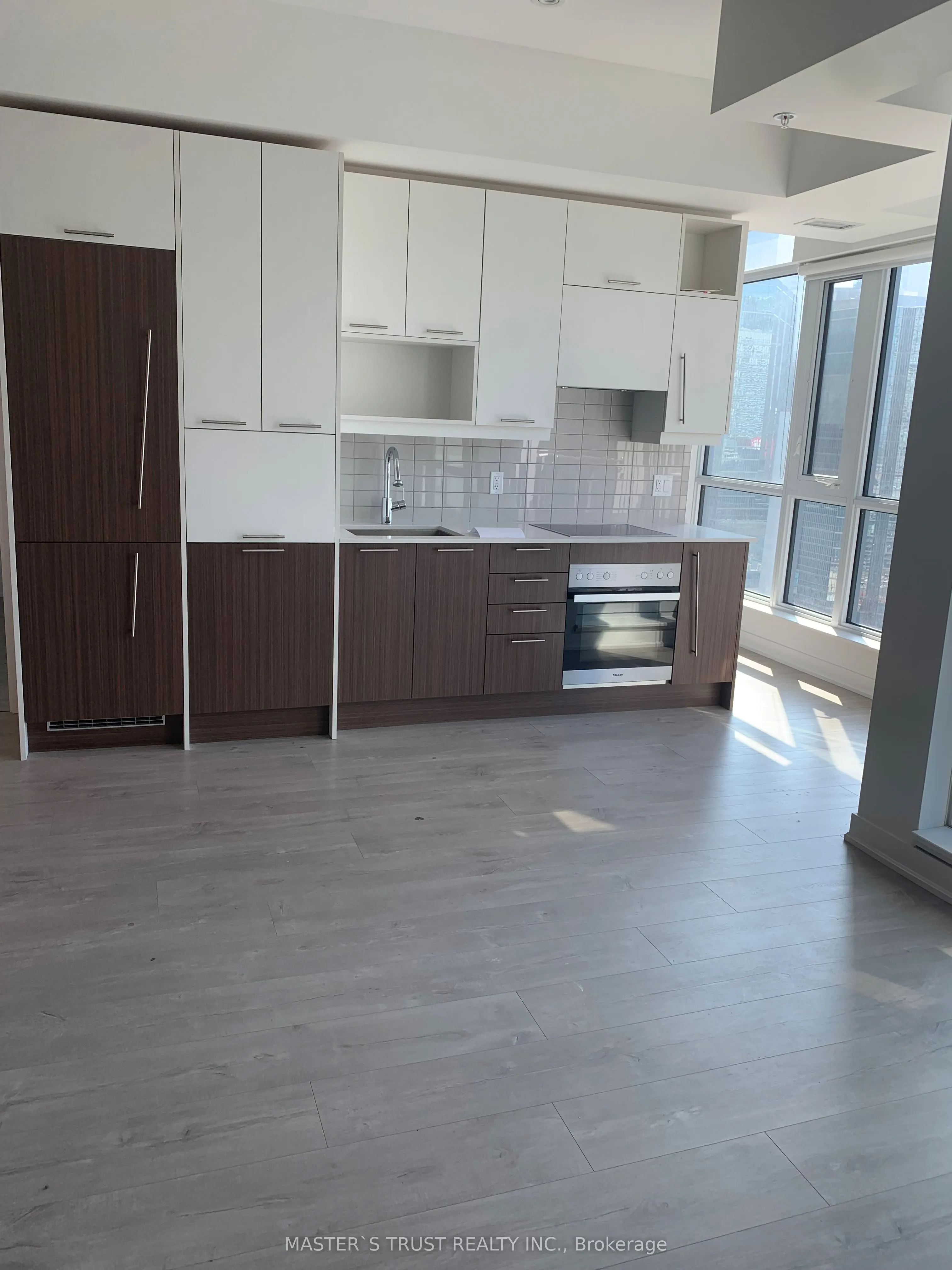 30 Nelson Street, #2406