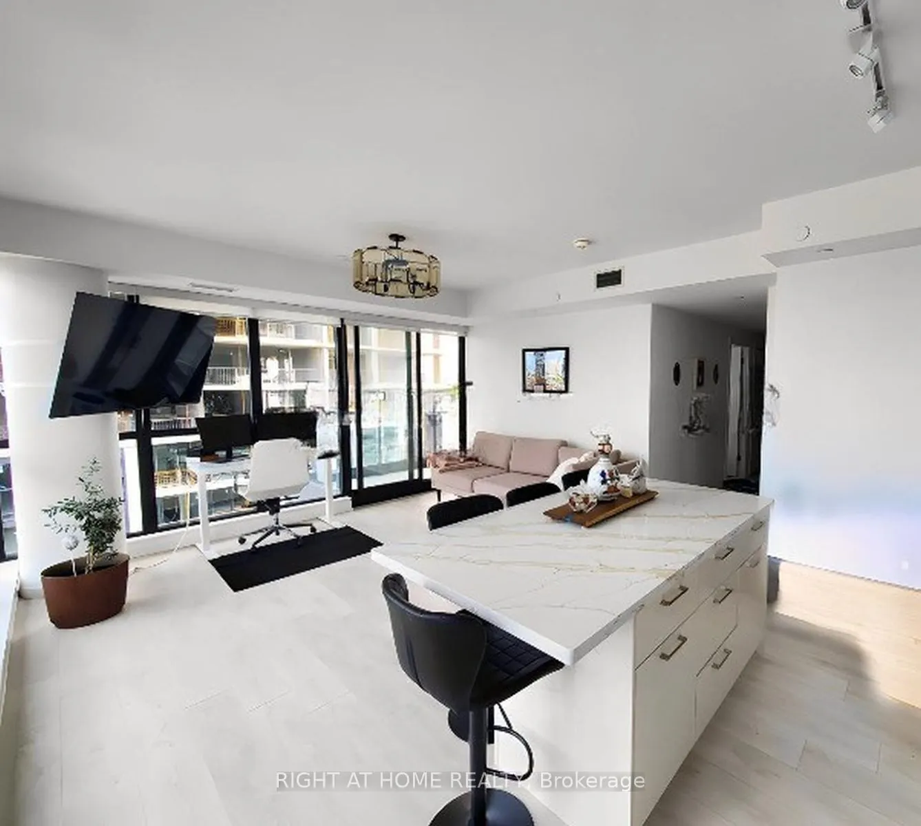 33 Frederick Todd Way, #1308