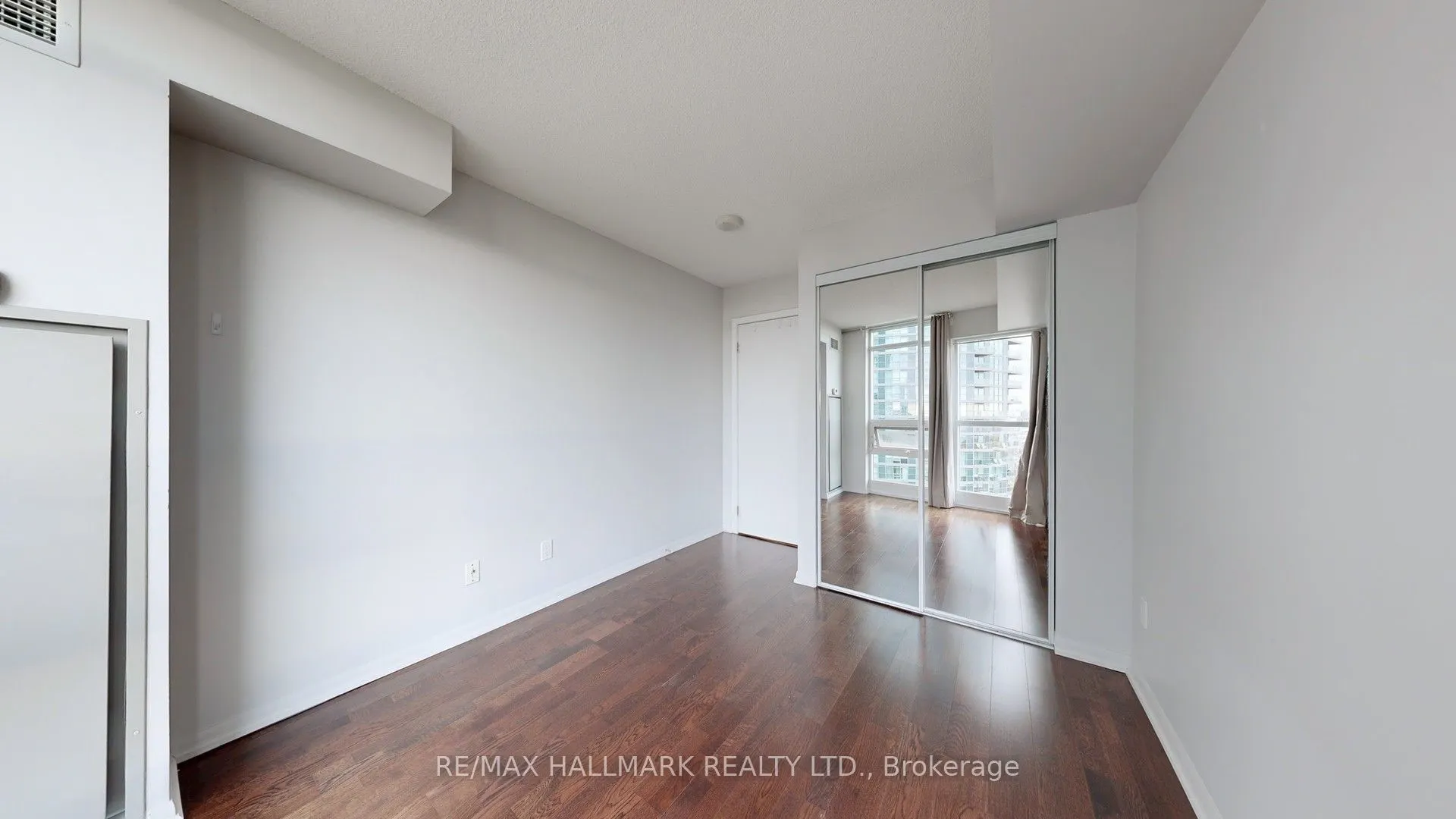 215 Fort York Boulevard, #1607