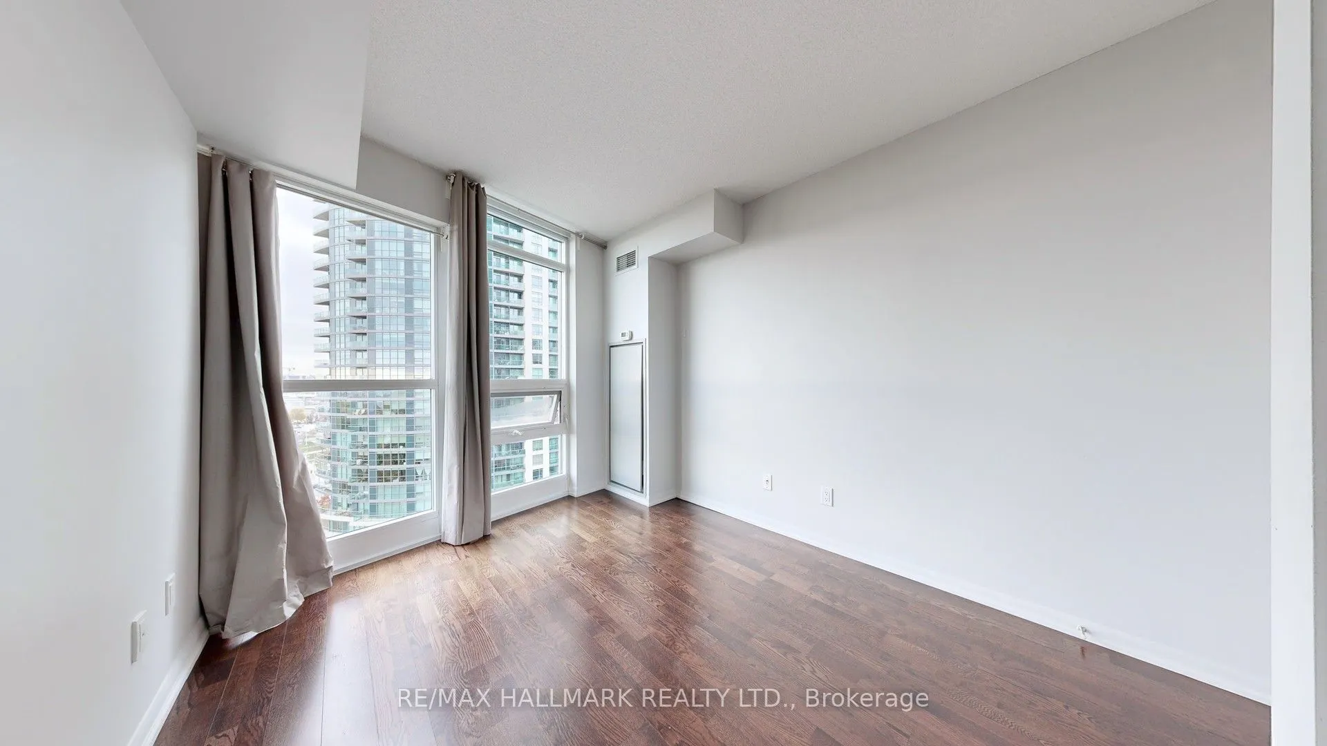 215 Fort York Boulevard, #1607