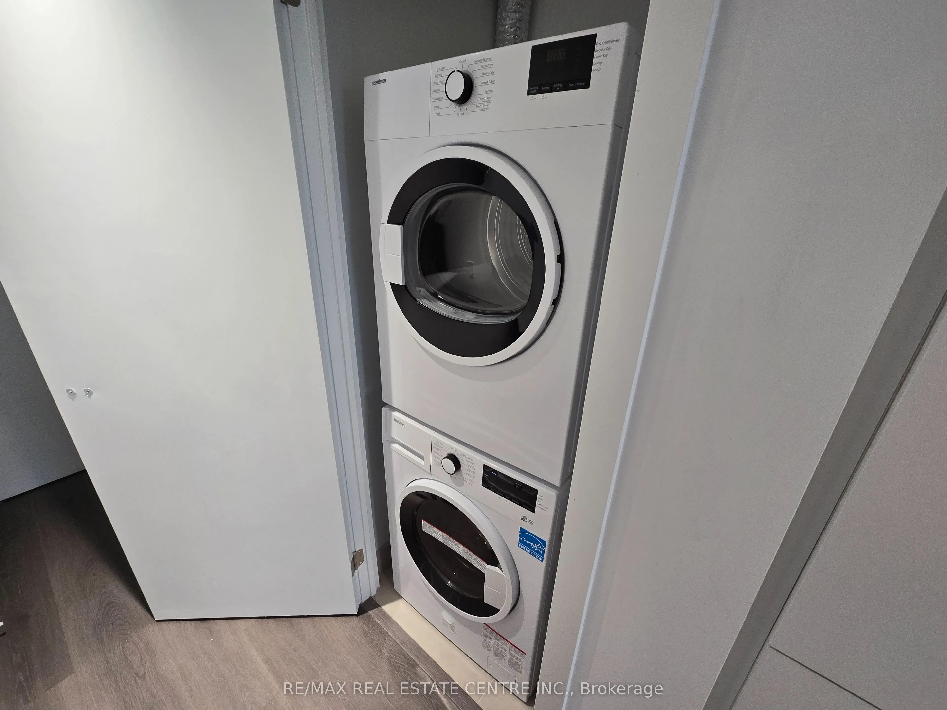 8 Wellesley St W Street, #3011