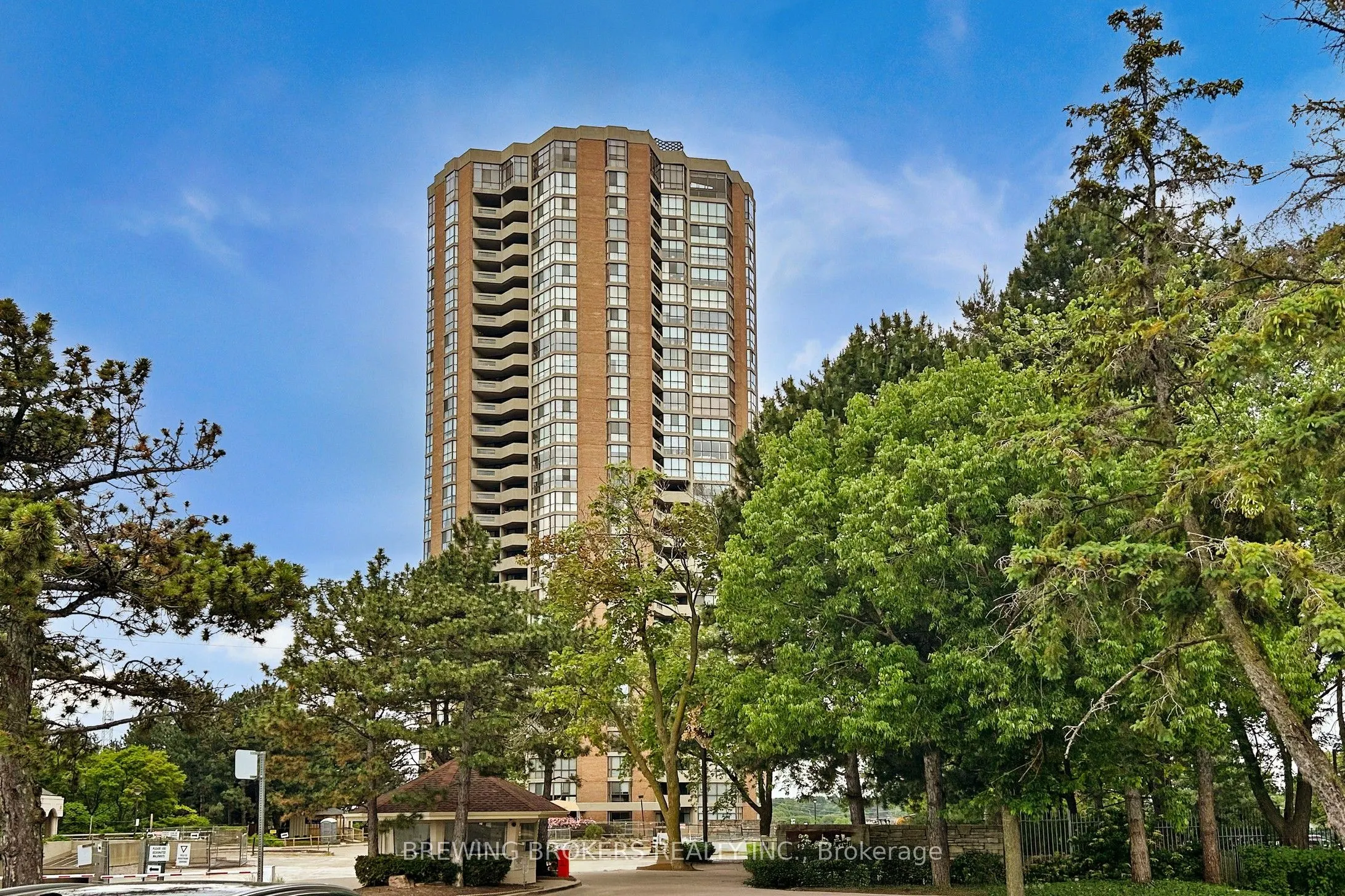 85 Skymark Drive, #501