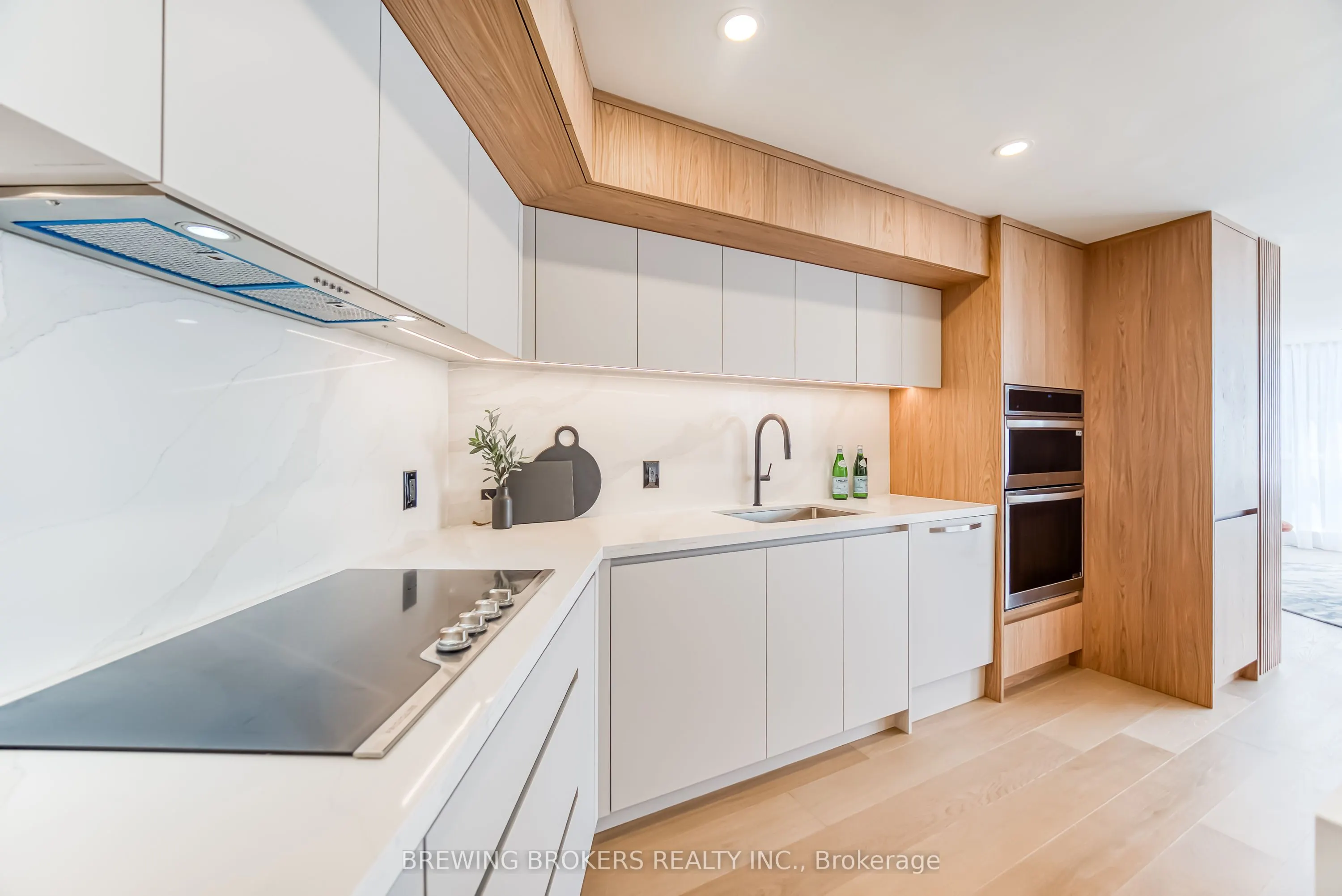 85 Skymark Drive, #501