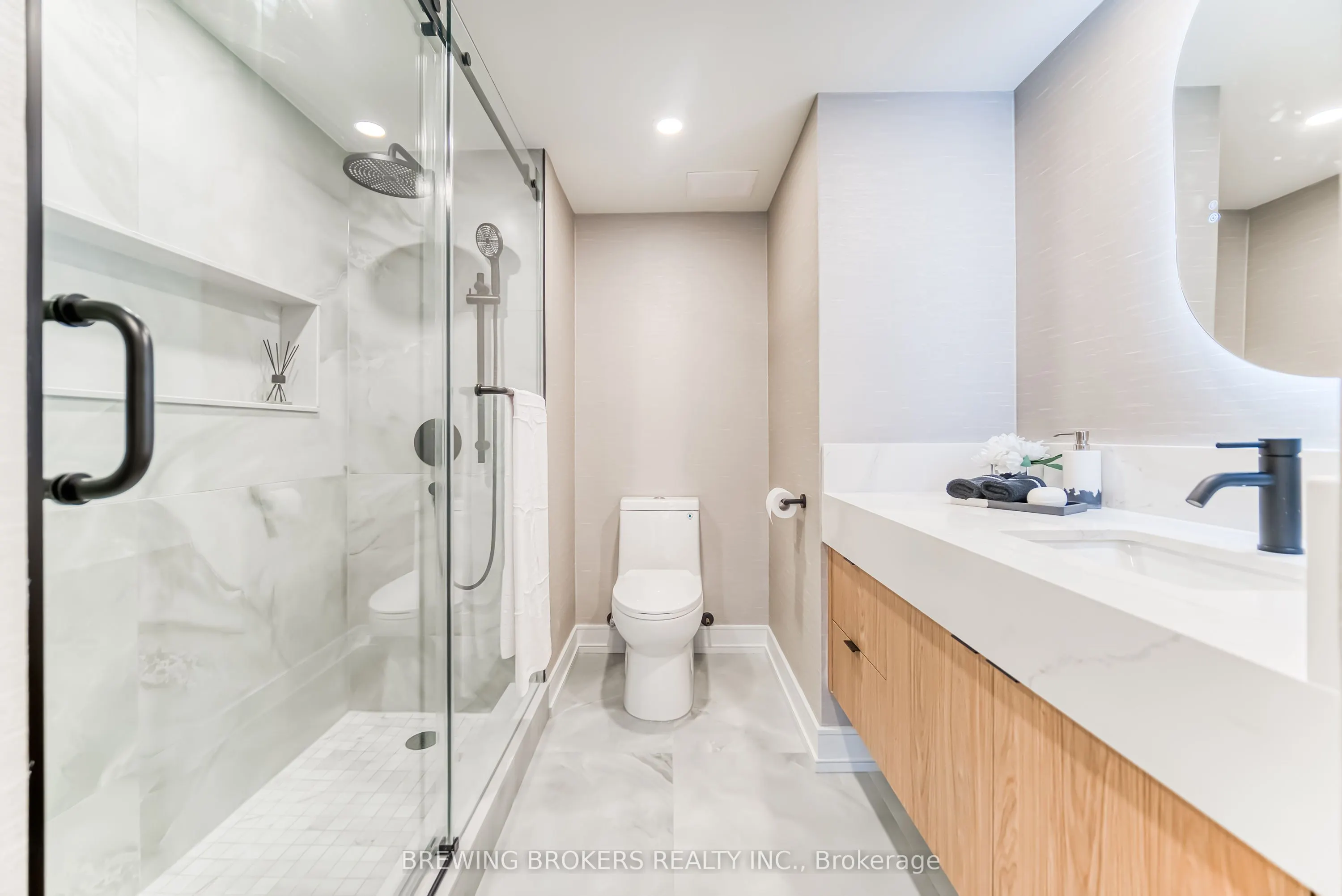 85 Skymark Drive, #501