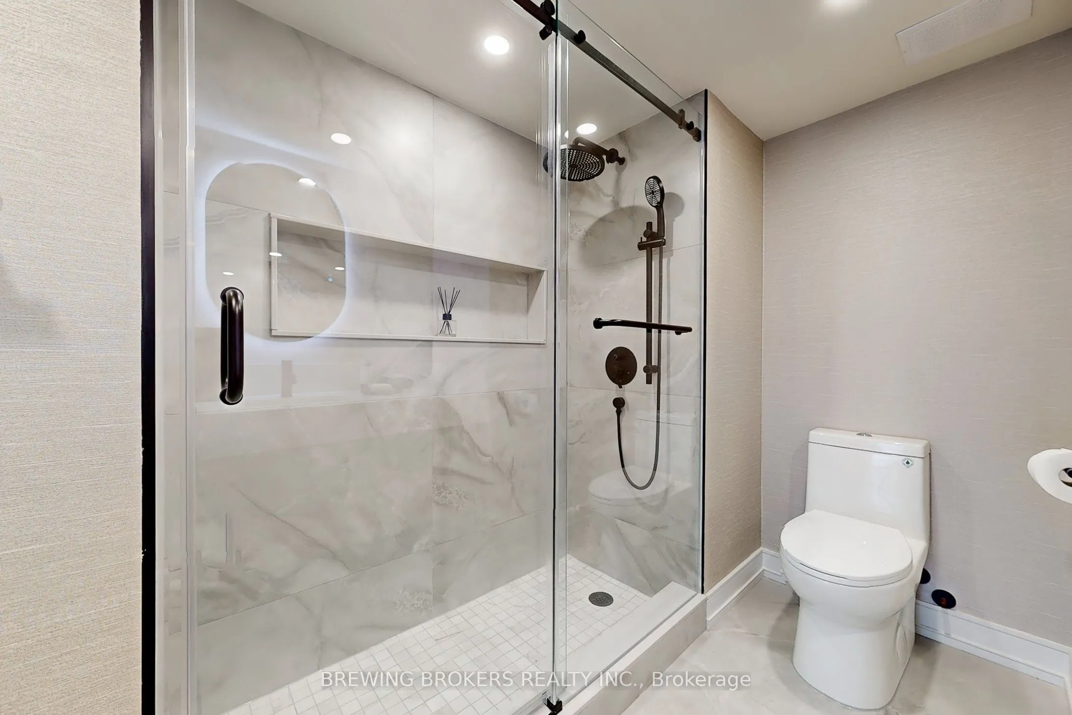 85 Skymark Drive, #501