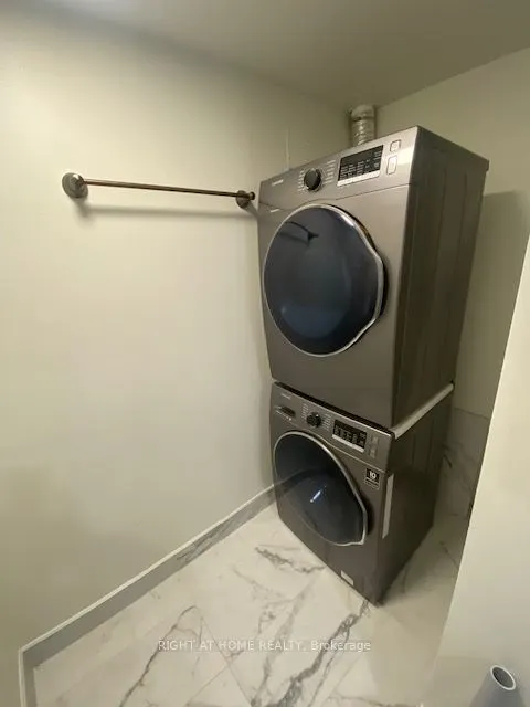 168 Simcoe Street, #1019