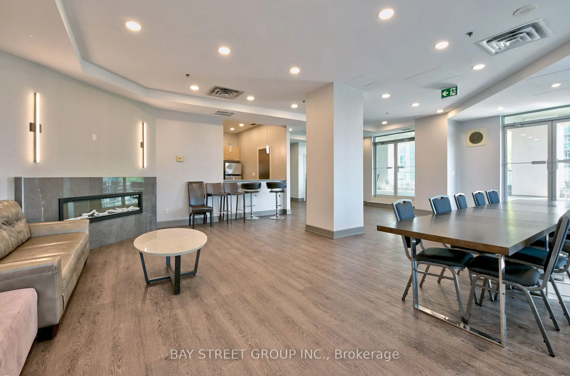 1 Avondale Avenue, #Uph3