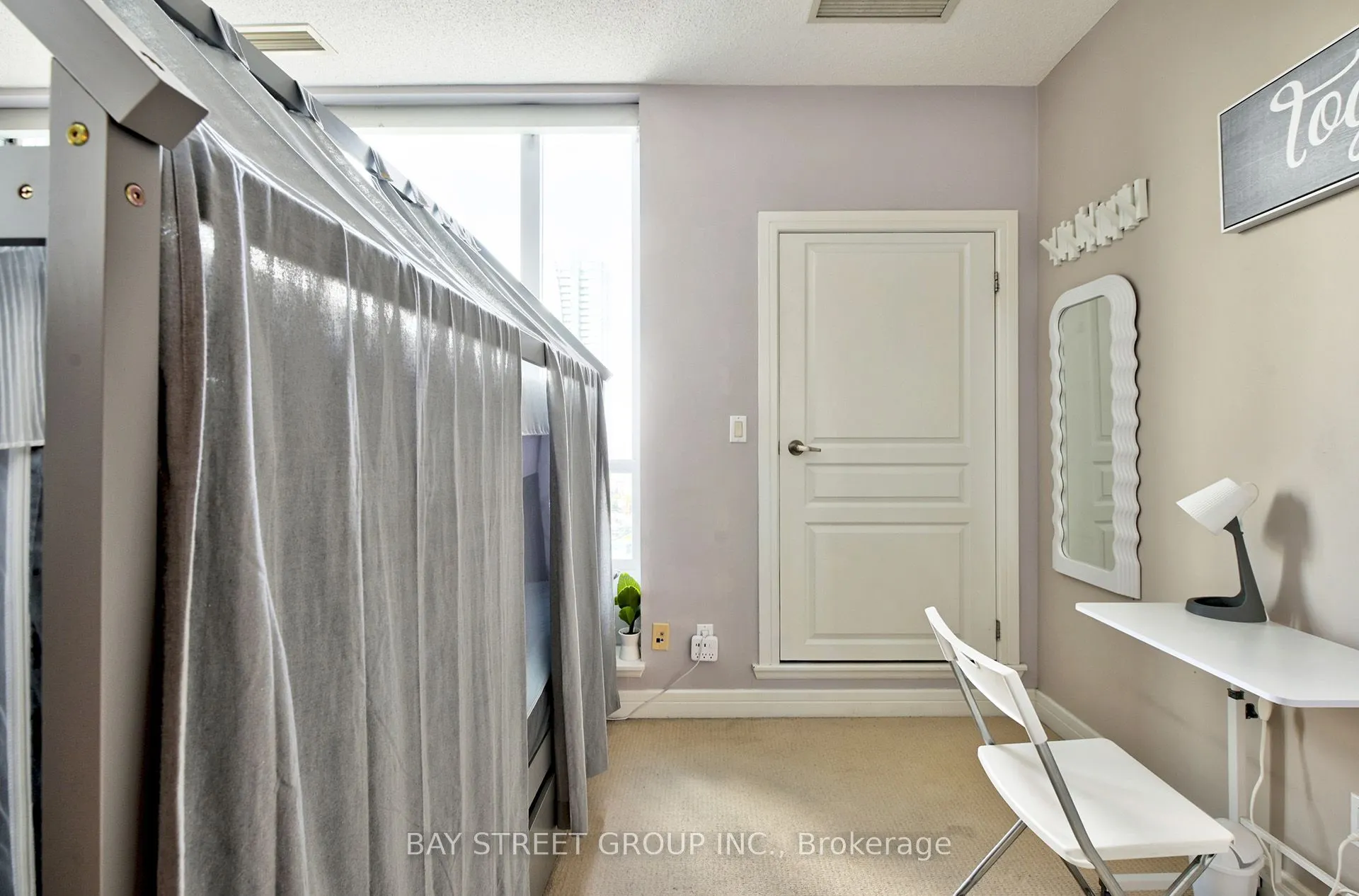 1 Avondale Avenue, #Uph3