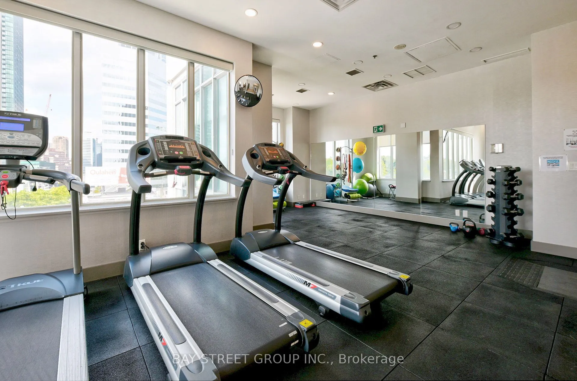 1 Avondale Avenue, #Uph3