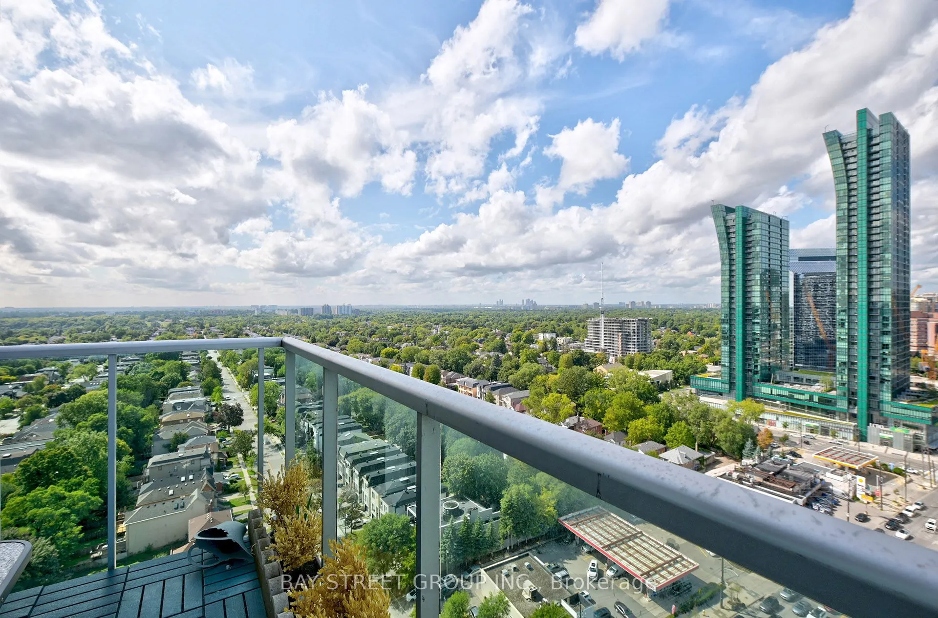 1 Avondale Avenue, #Uph3