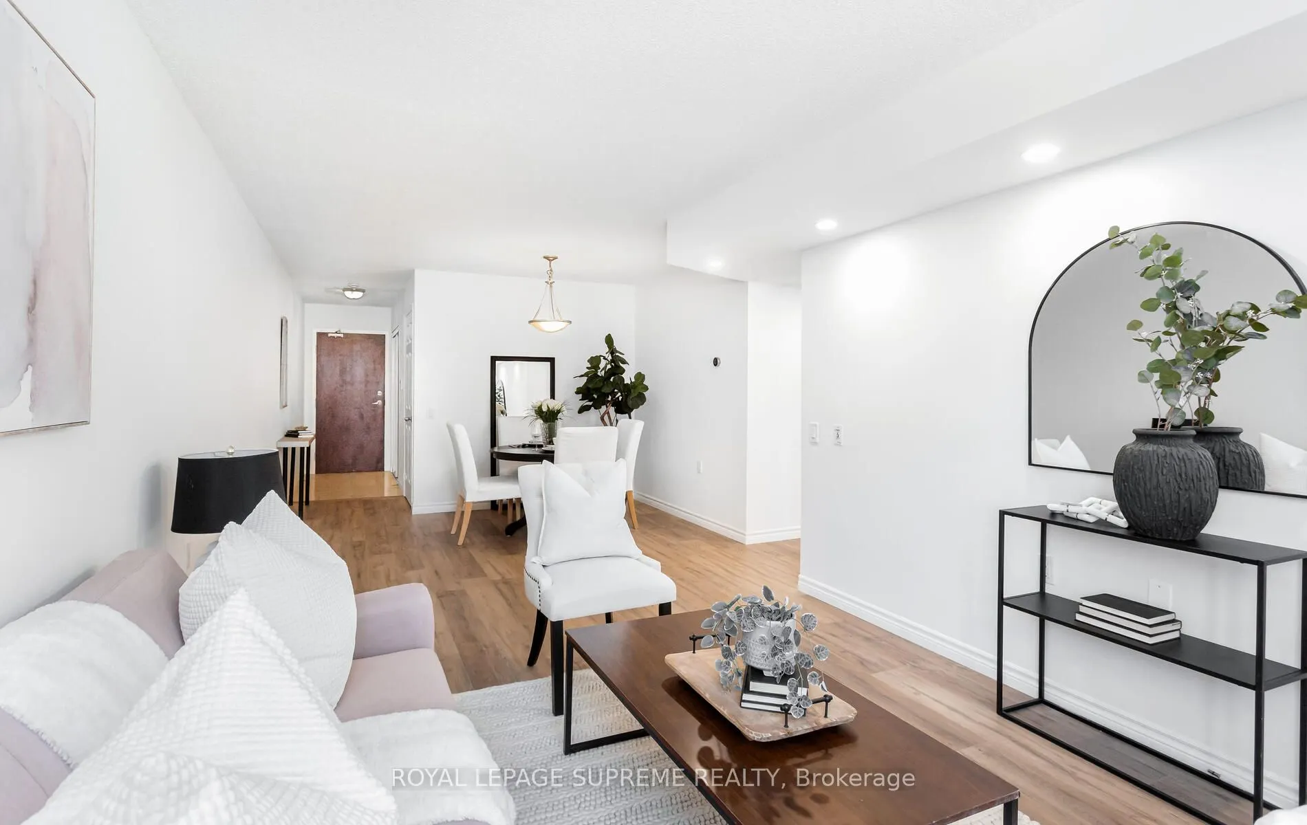 35 Finch Avenue E, #502