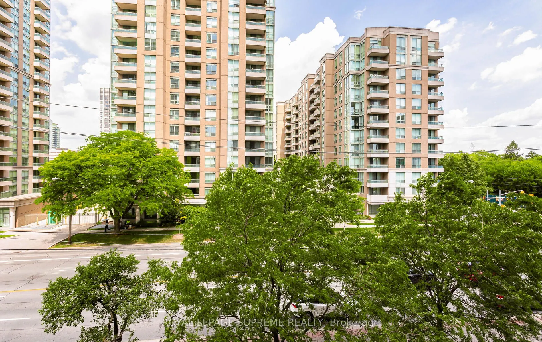 35 Finch Avenue E, #502