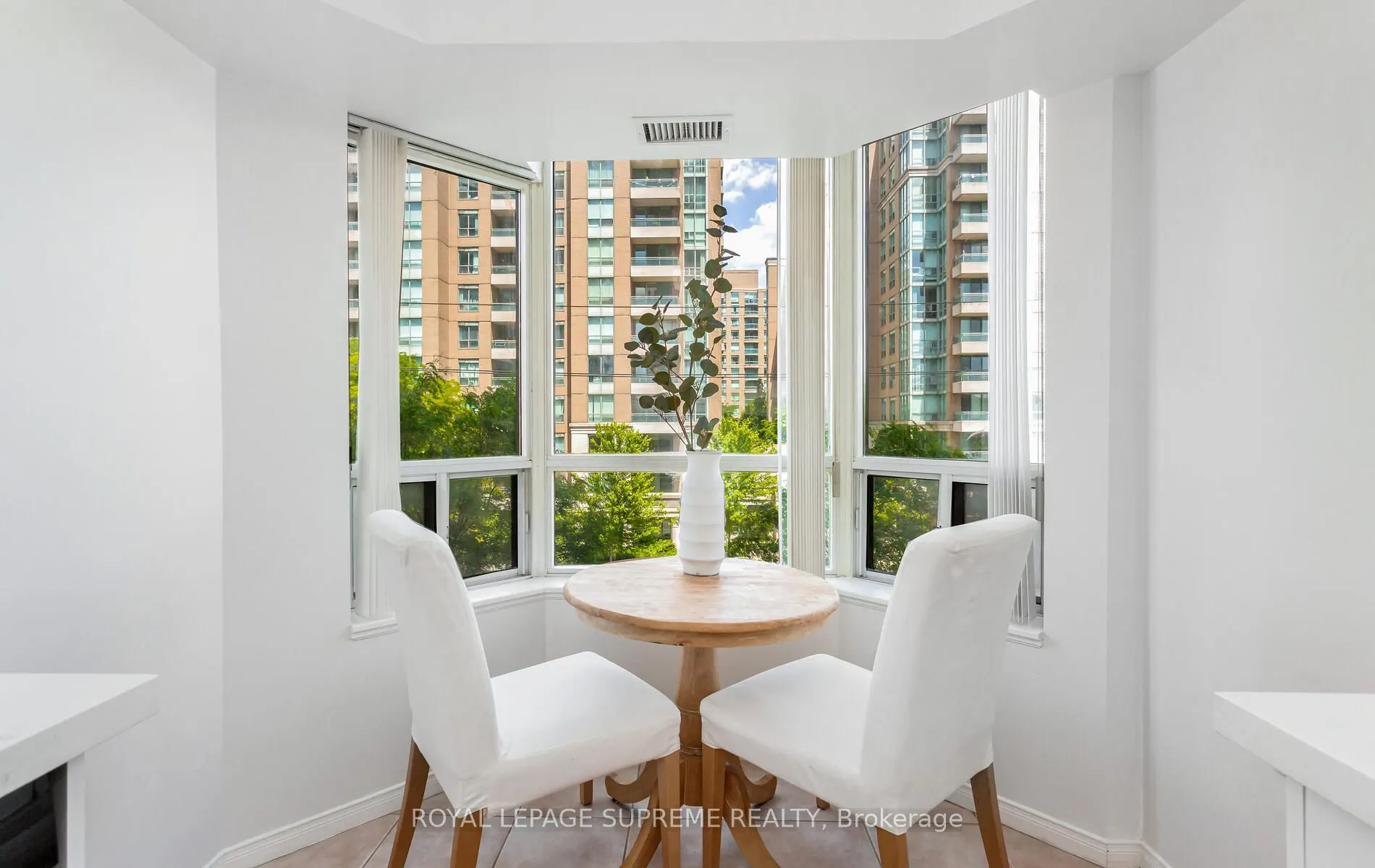 35 Finch Avenue E, #502