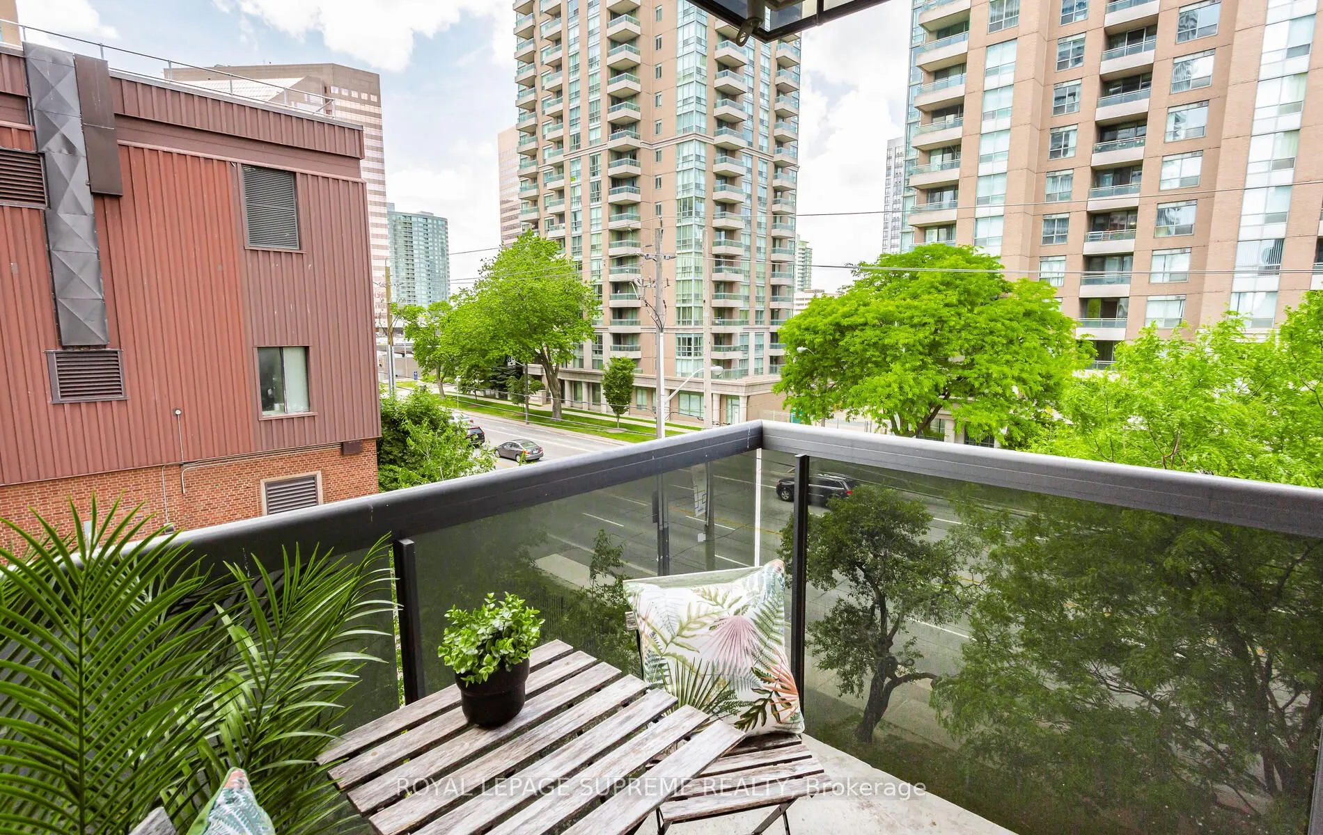 35 Finch Avenue E, #502