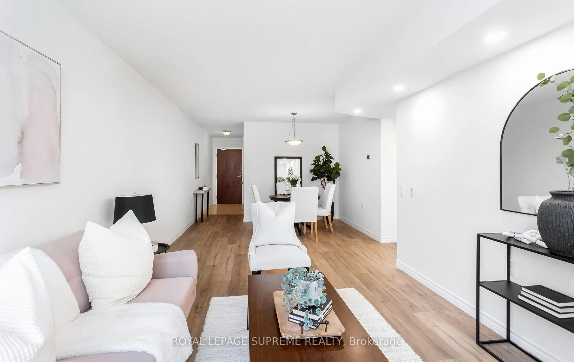 35 Finch Avenue E, #502