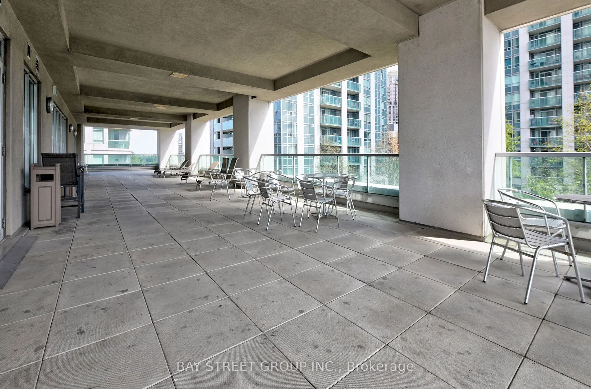 1 Avondale Avenue, #UPH03