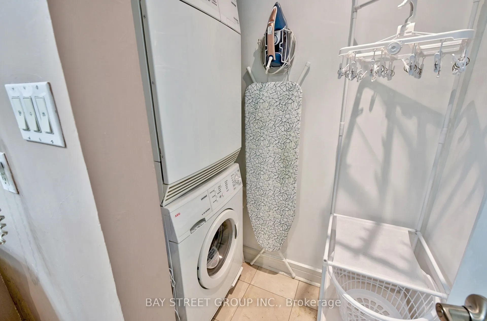 1 Avondale Avenue, #UPH03