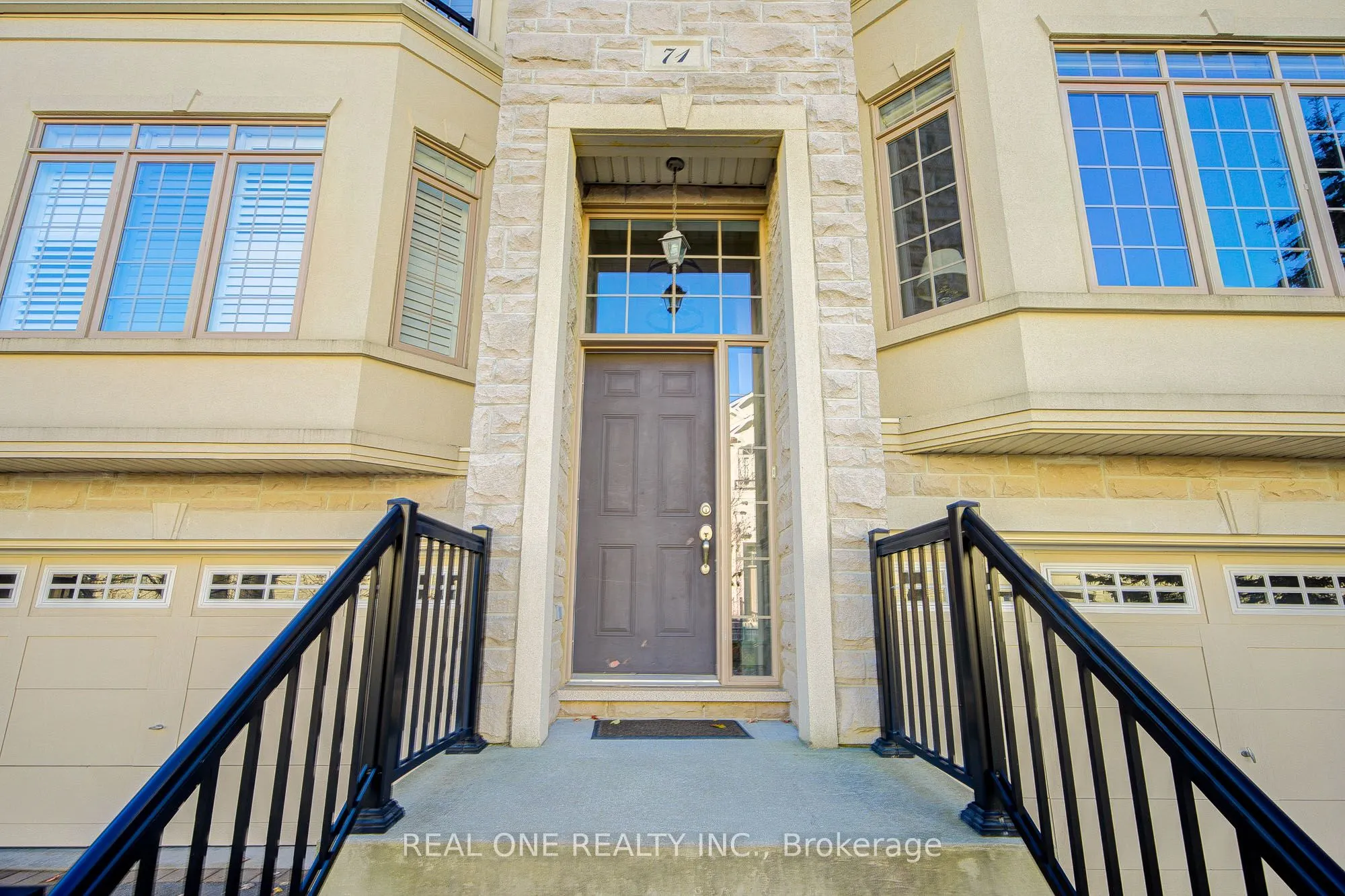 71 Bloorview Place, #19