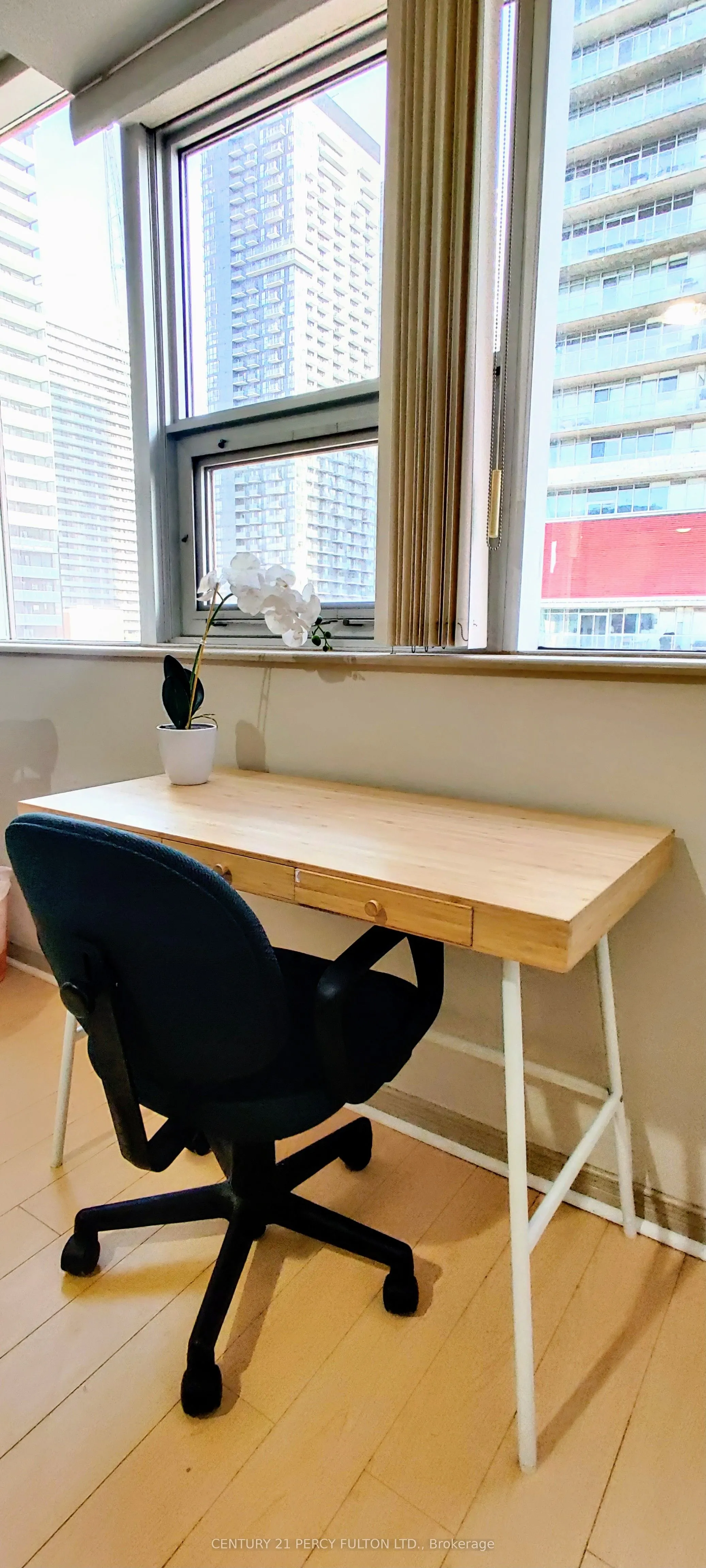 393 King Street W, #1204