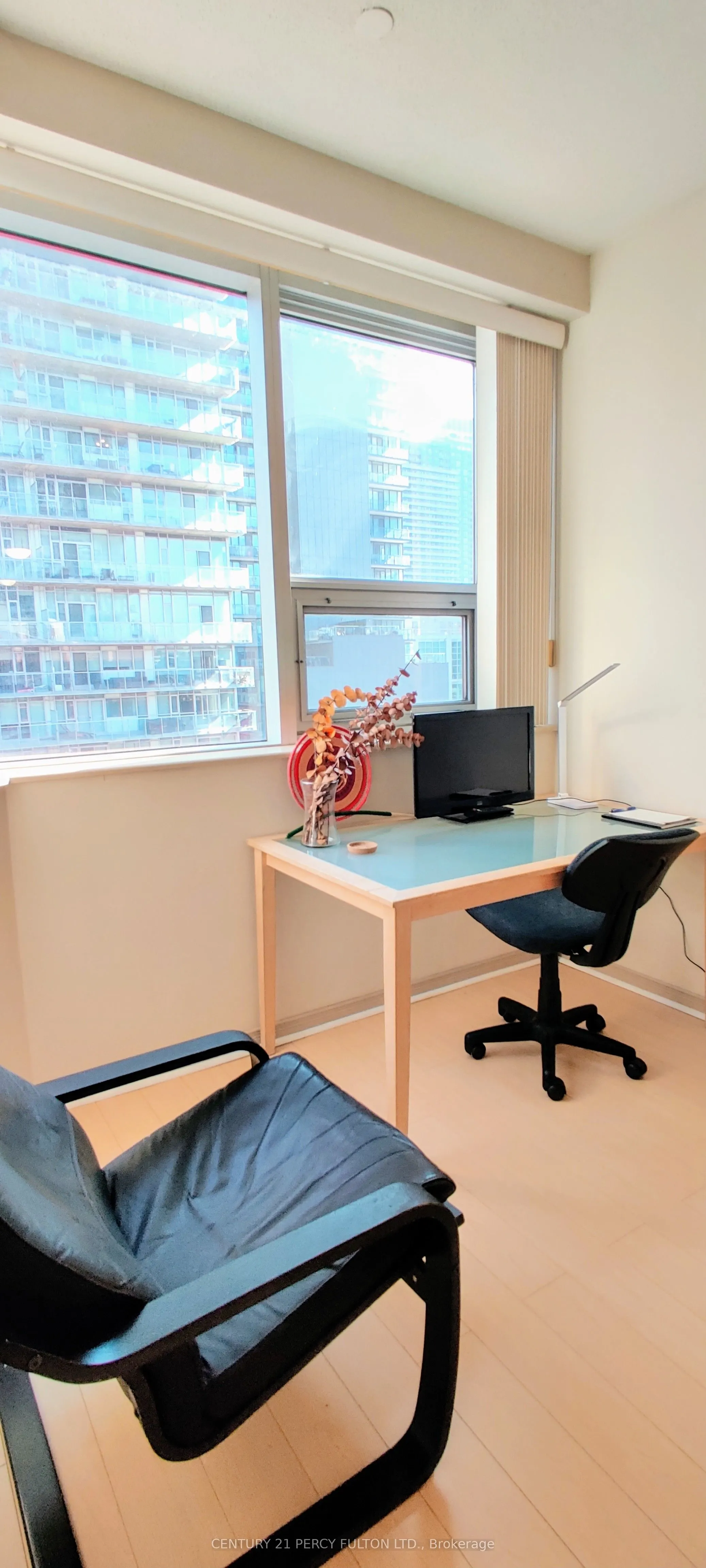 393 King Street W, #1204