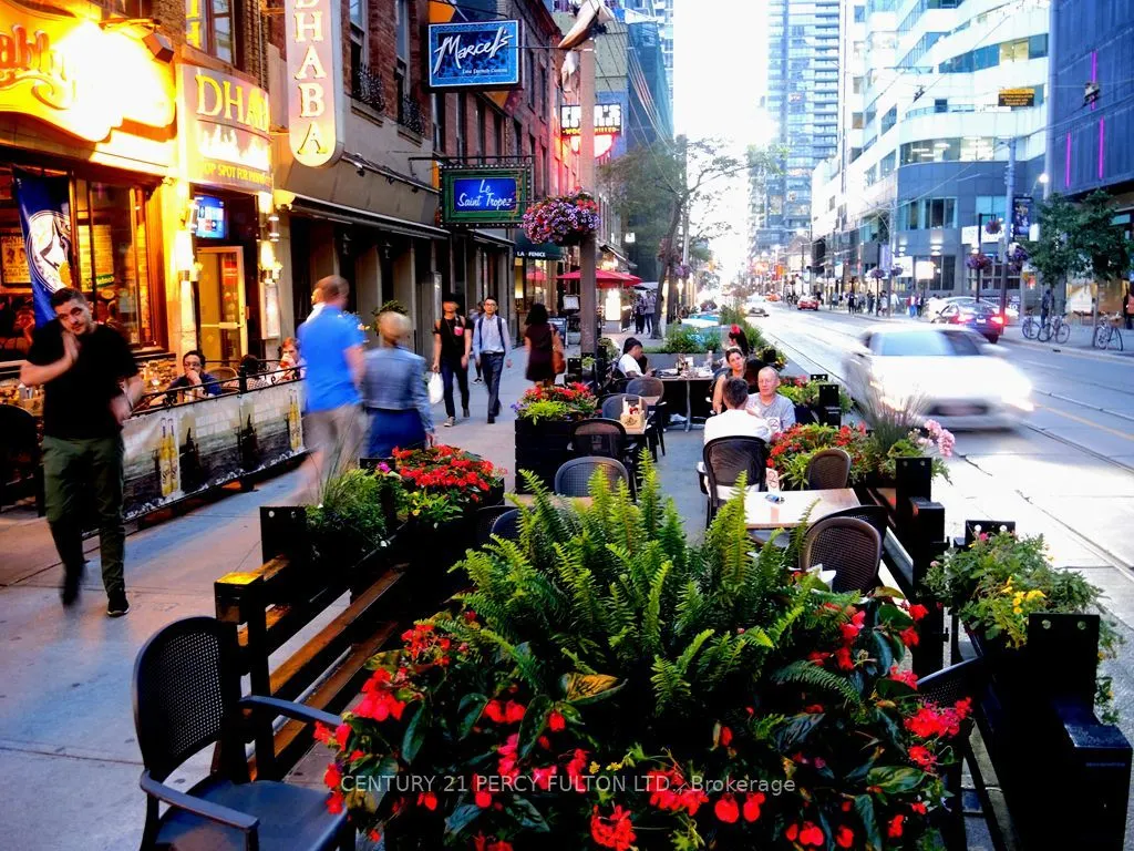 393 King Street W, #1204