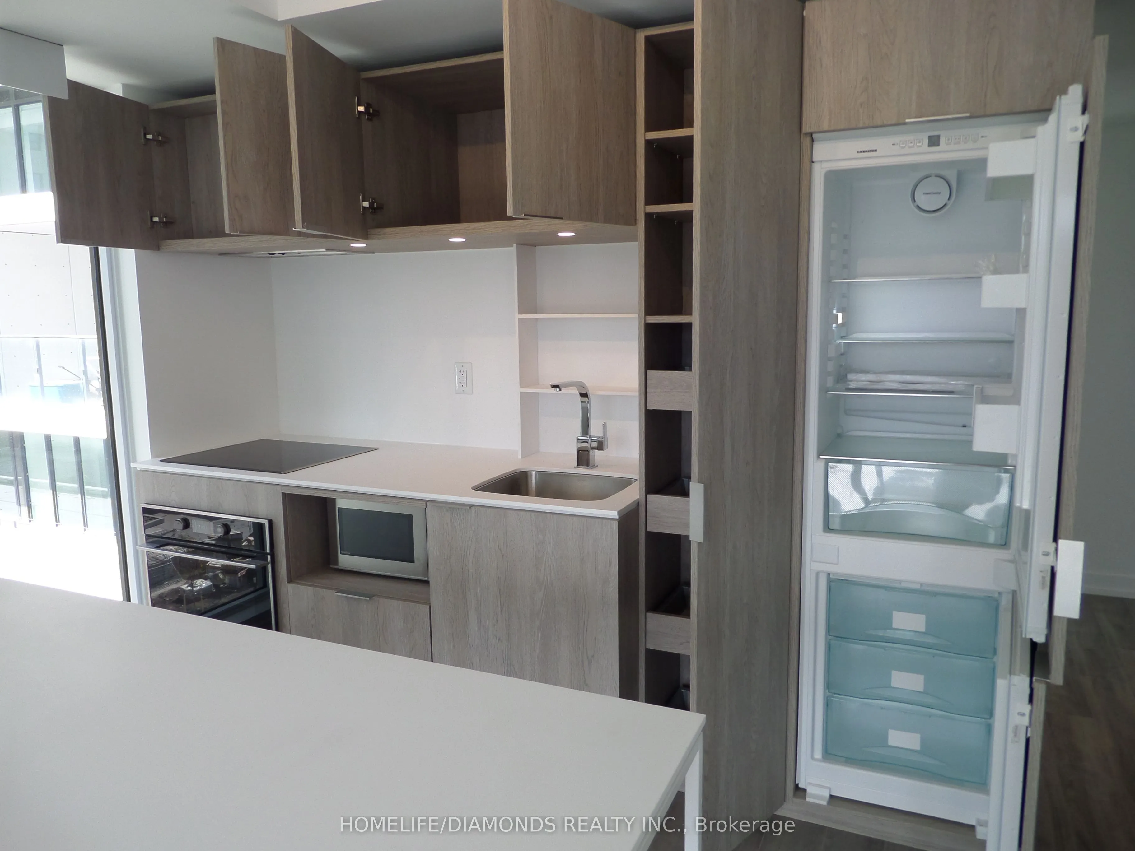 77 Shuter Street, #502