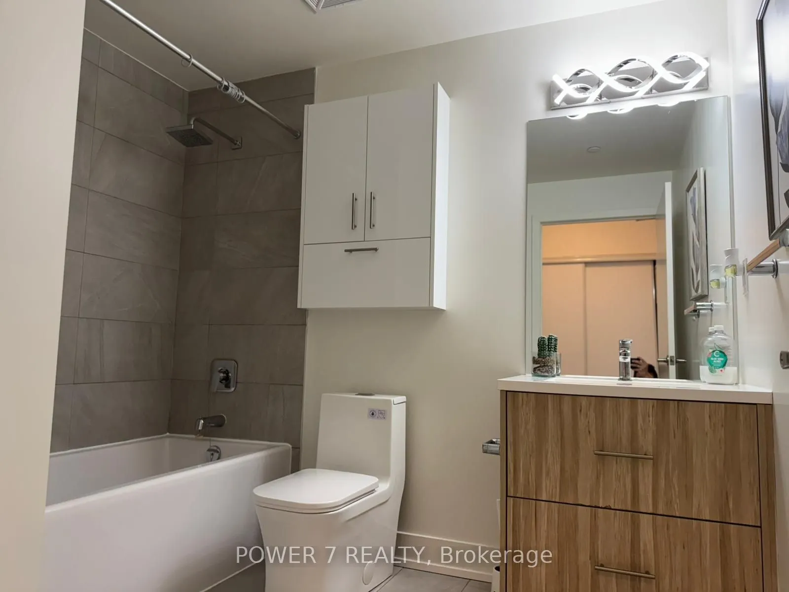 180 Fairview Mall Drive, #1705