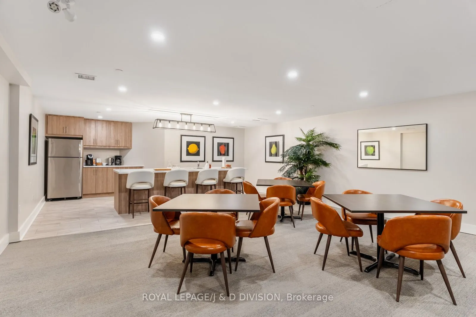 30 Glen Elm Avenue, #305