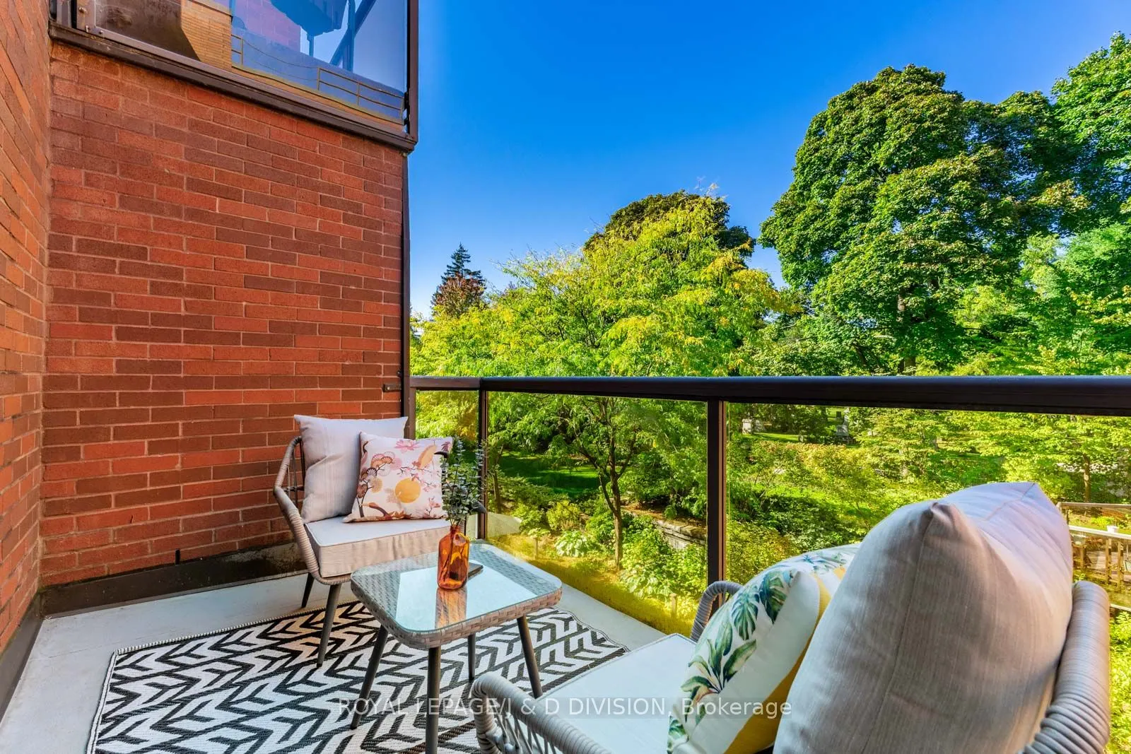 30 Glen Elm Avenue, #305