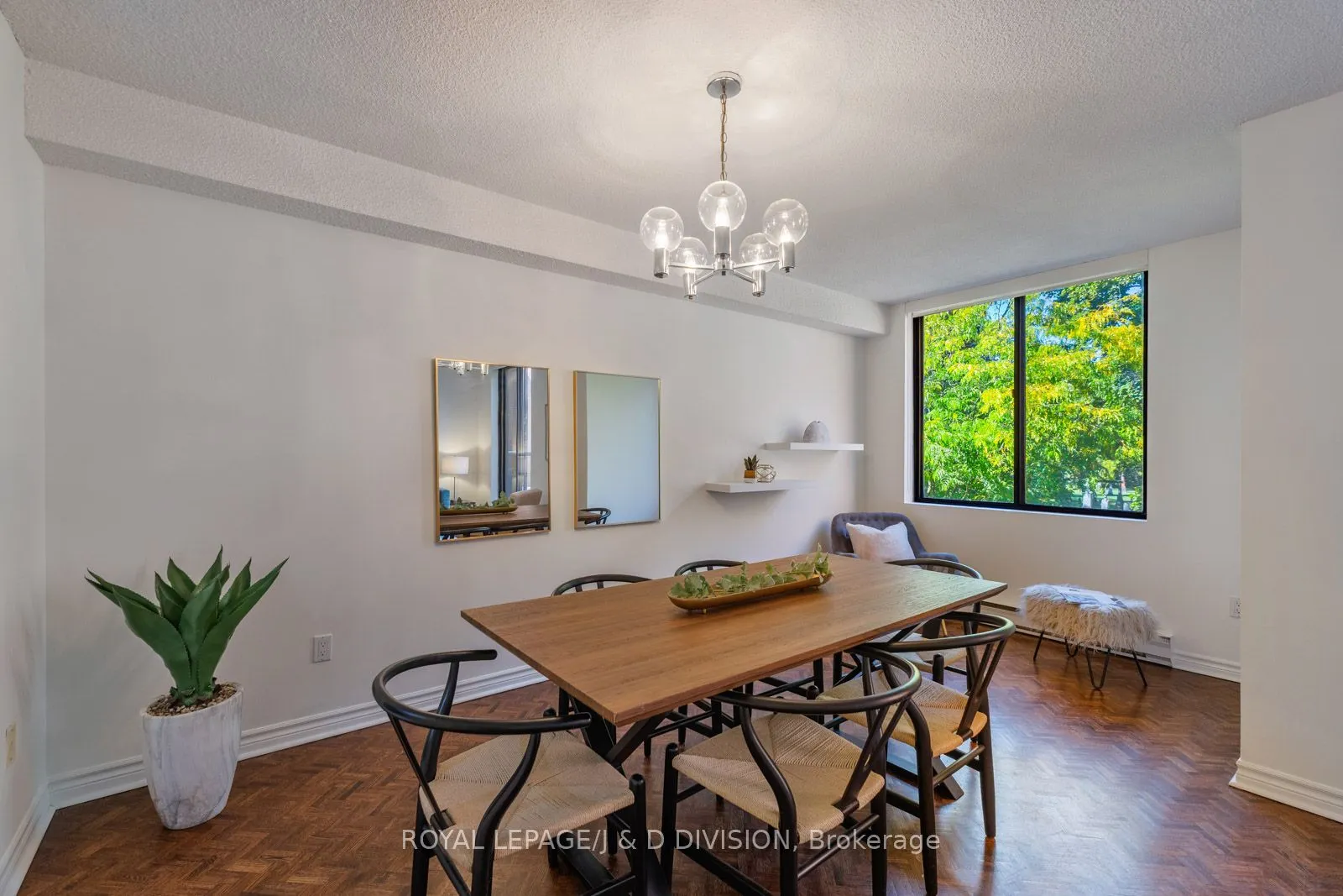 30 Glen Elm Avenue, #305