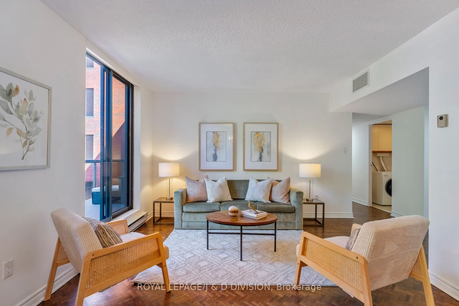 30 Glen Elm Avenue, #305