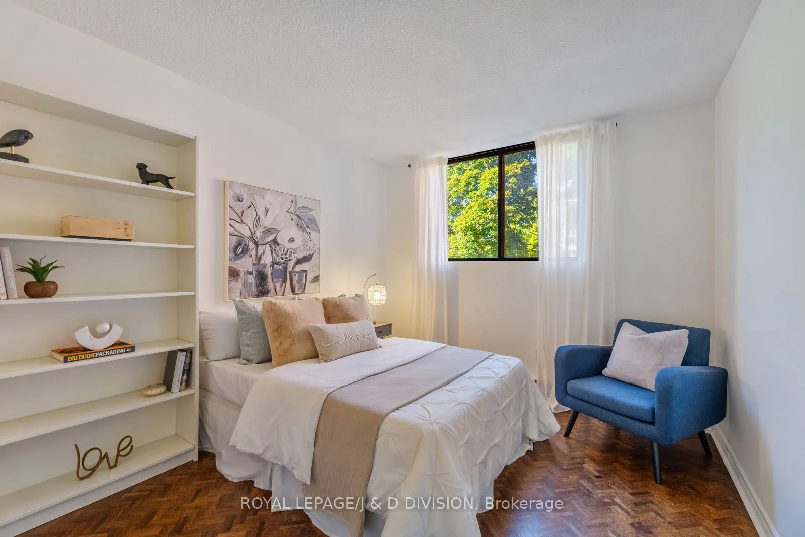 30 Glen Elm Avenue, #305