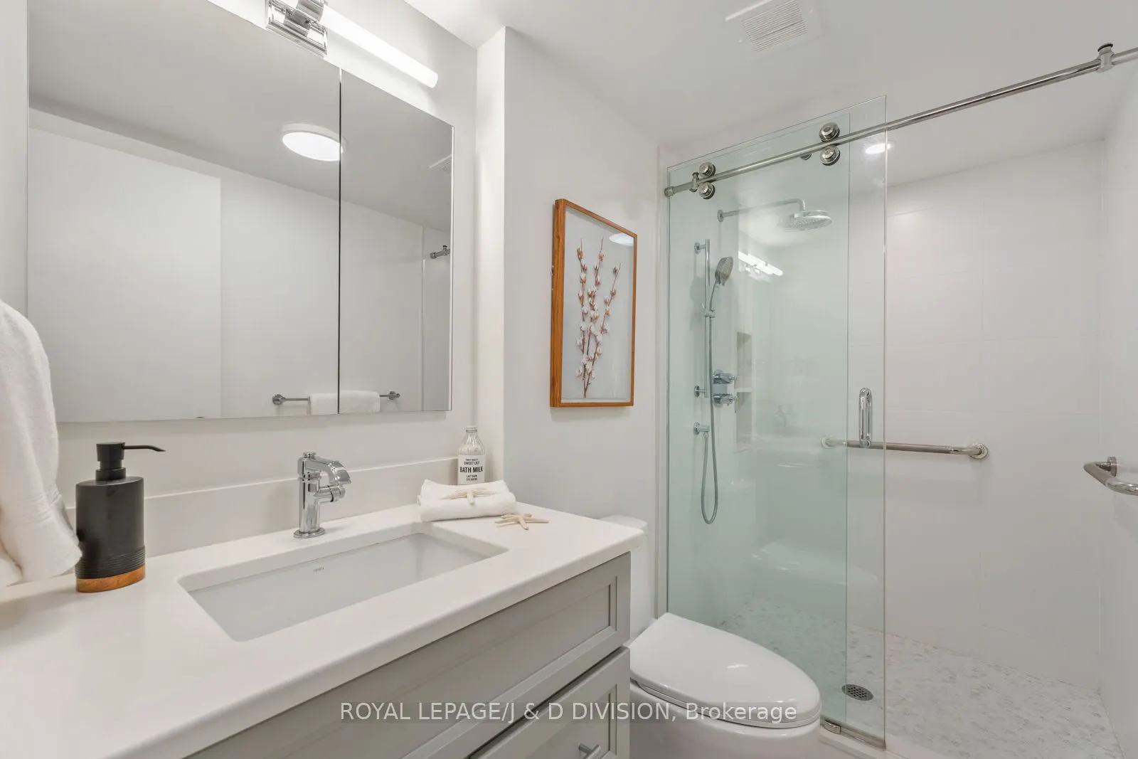 30 Glen Elm Avenue, #305