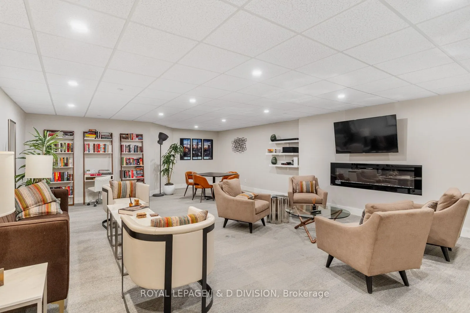 30 Glen Elm Avenue, #305