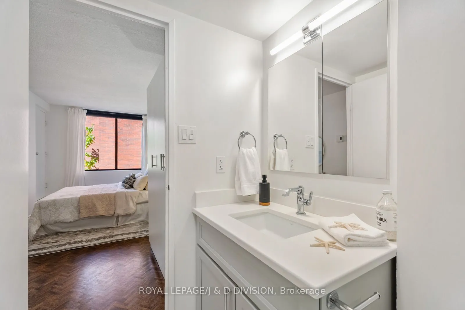 30 Glen Elm Avenue, #305