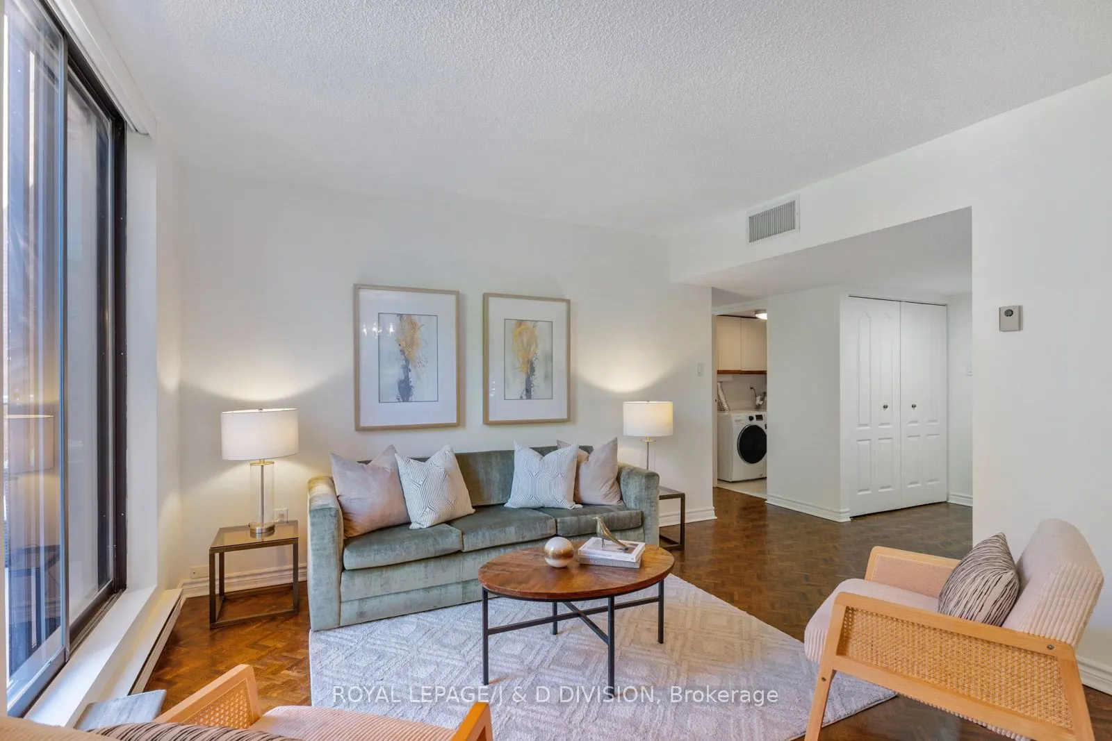 30 Glen Elm Avenue, #305