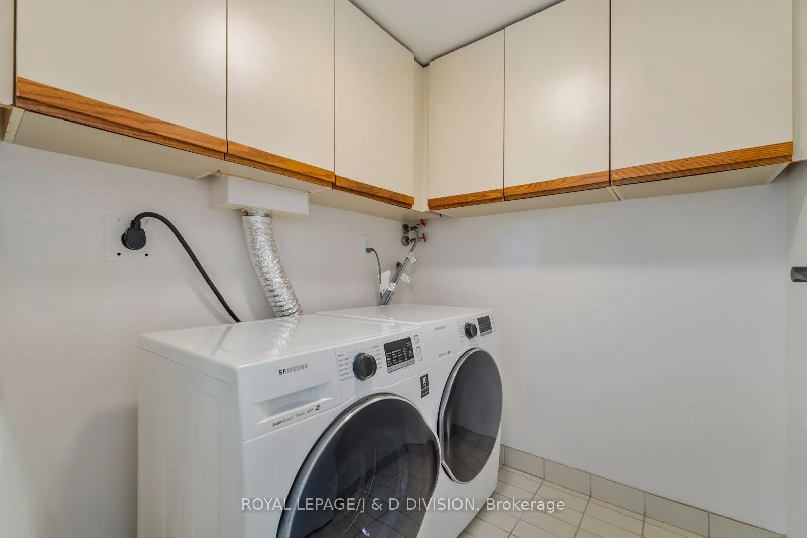 30 Glen Elm Avenue, #305