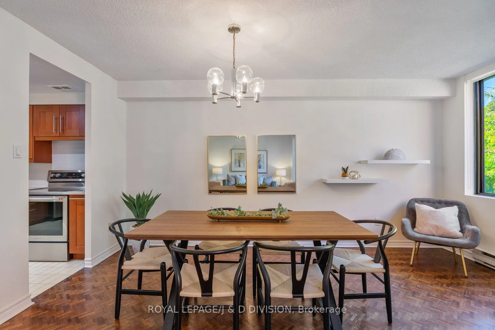 30 Glen Elm Avenue, #305