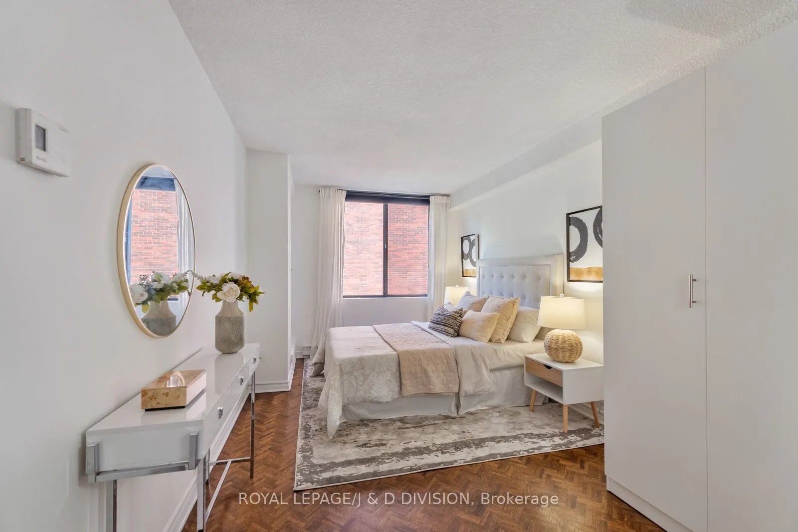 30 Glen Elm Avenue, #305