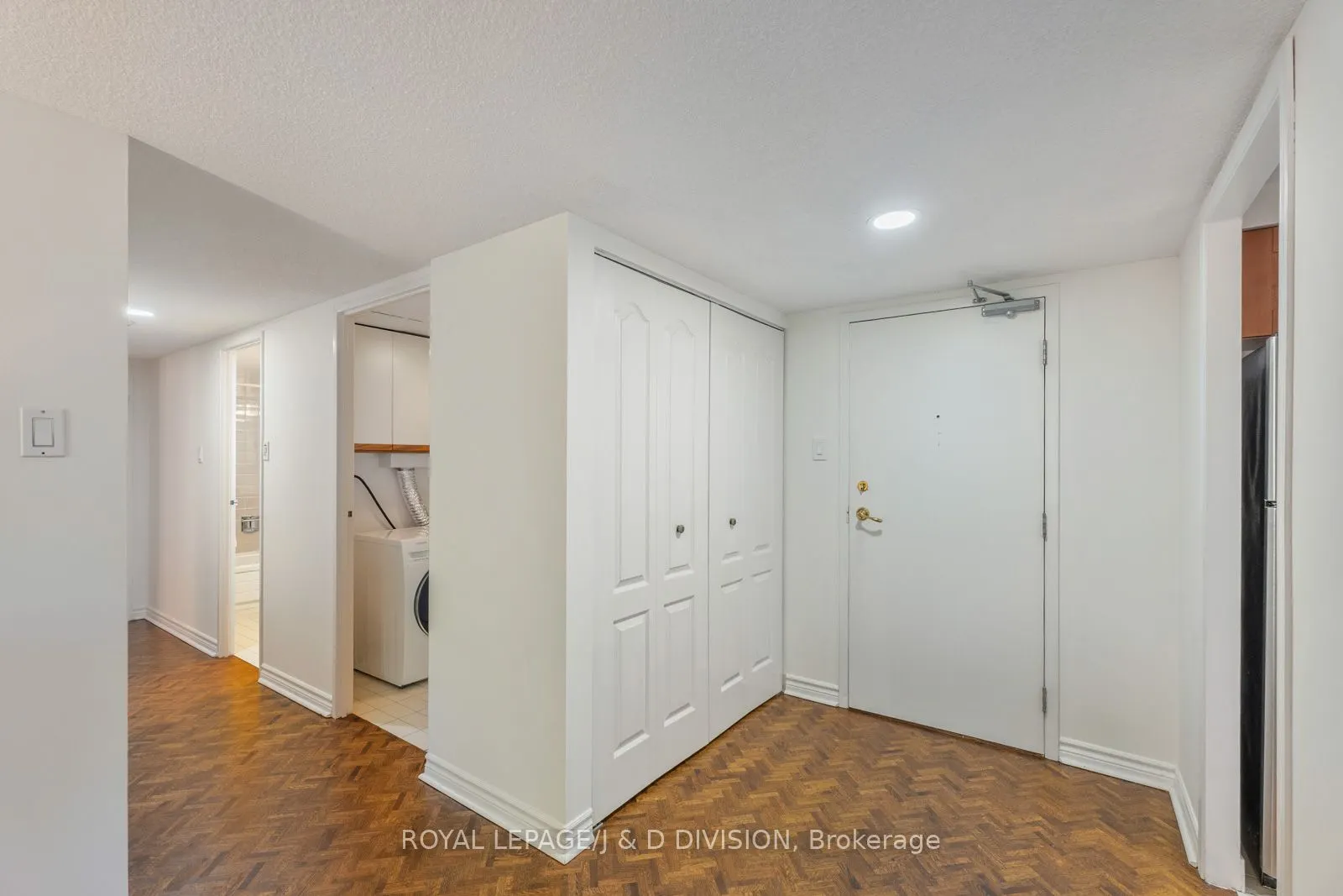 30 Glen Elm Avenue, #305