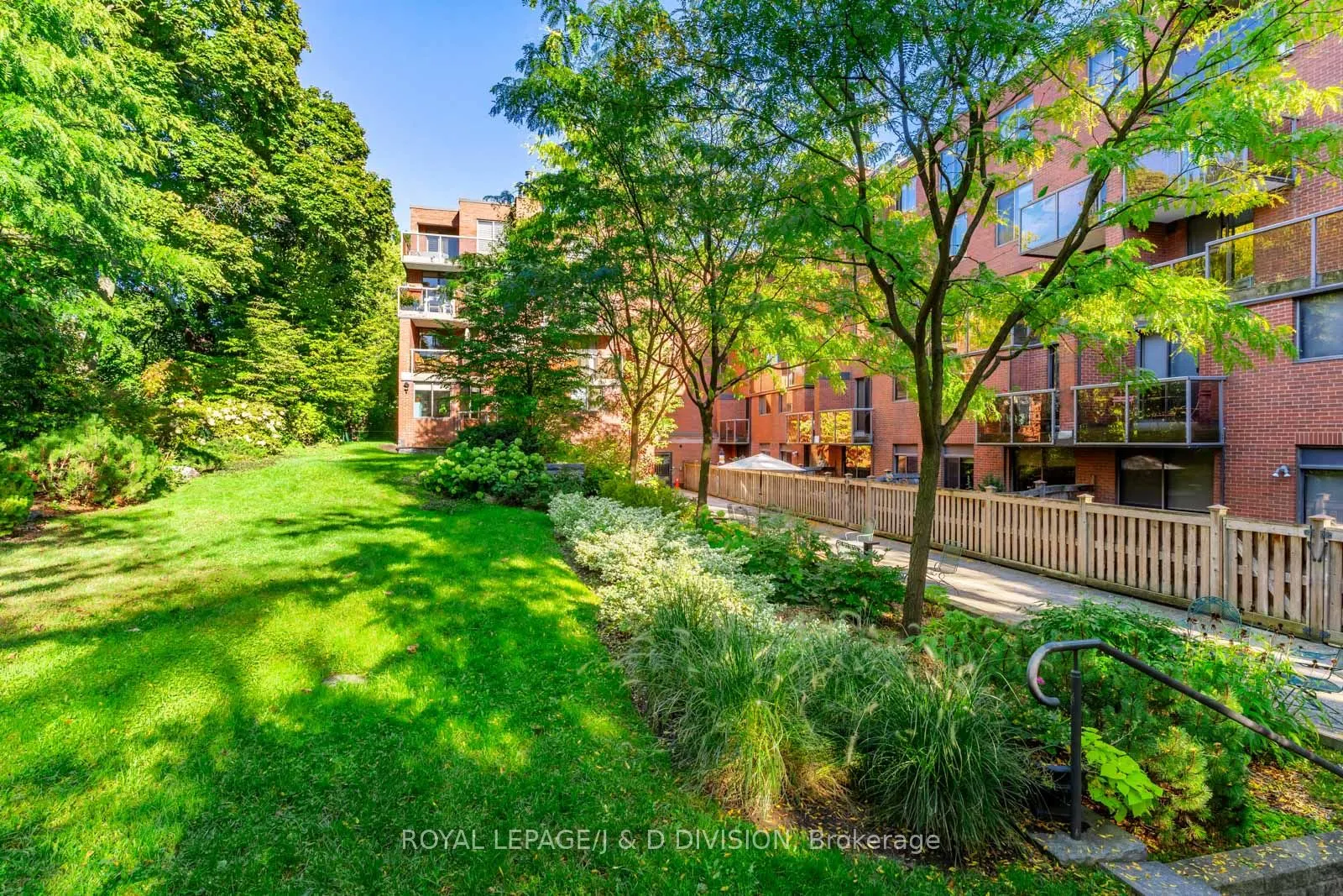 30 Glen Elm Avenue, #305