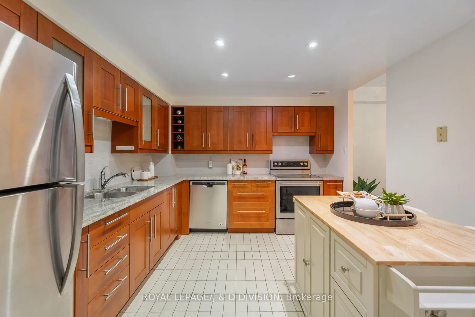 30 Glen Elm Avenue, #305