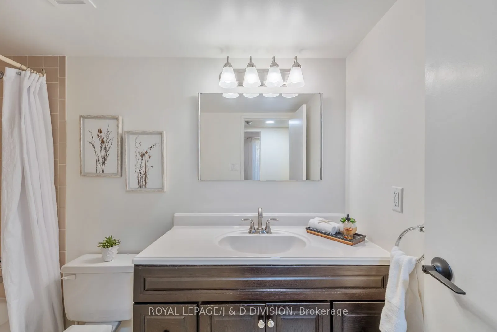 30 Glen Elm Avenue, #305