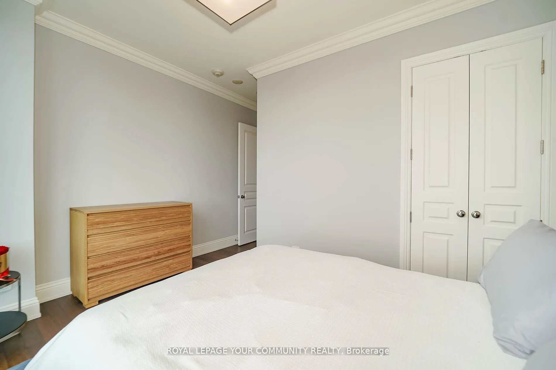 183 Wellington Street W, #3903