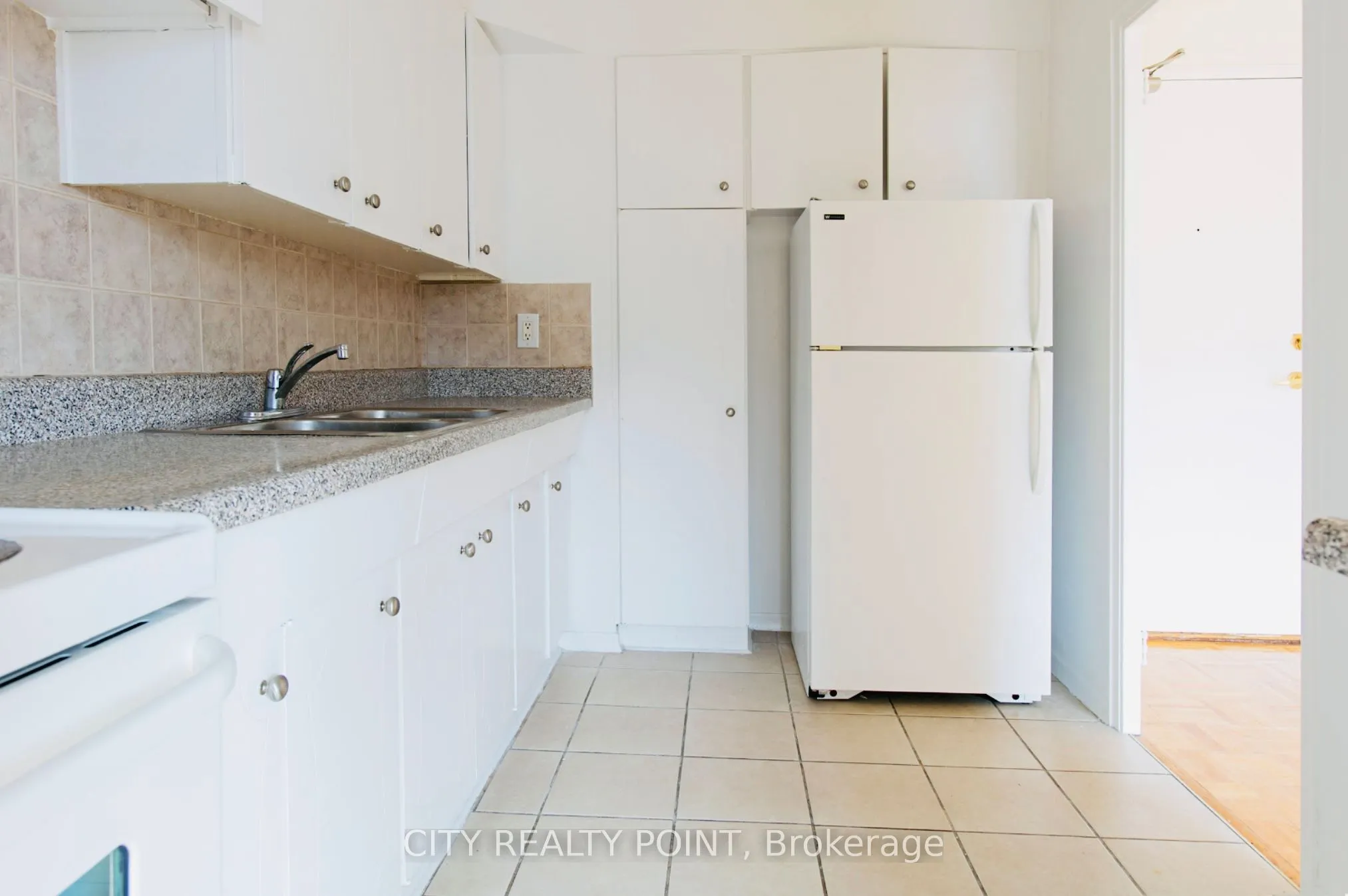 490 Eglinton Avenue E, #302