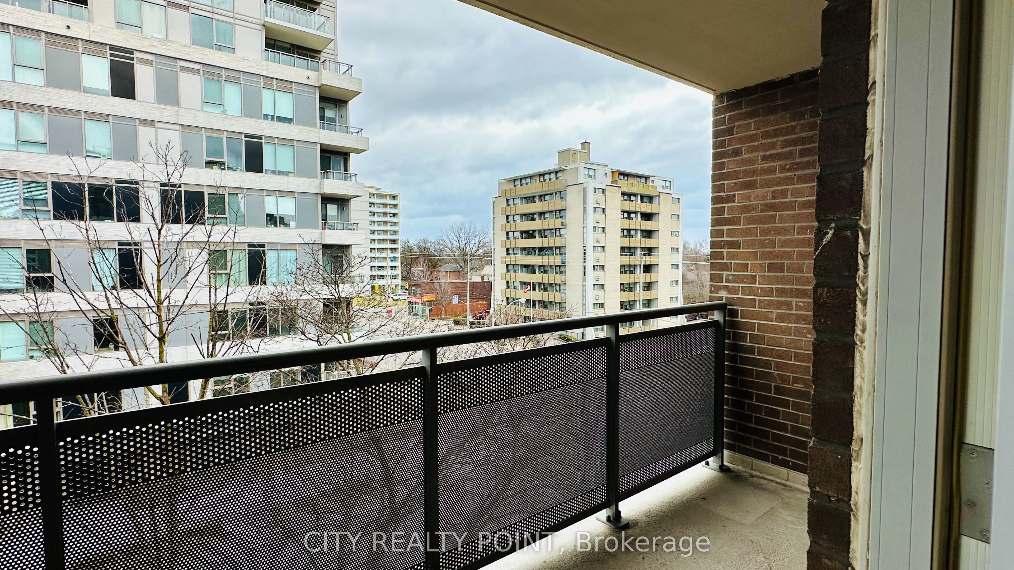 490 Eglinton Avenue E, #302