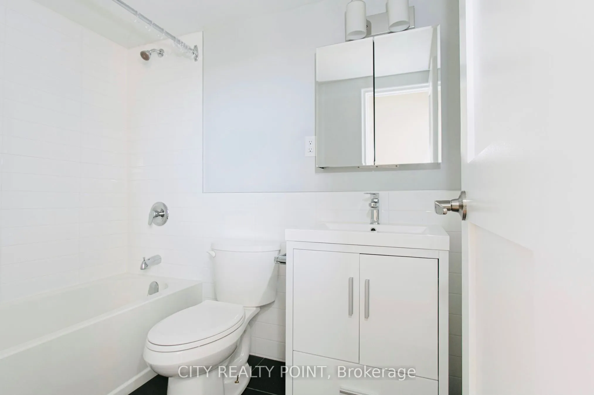 490 Eglinton Avenue E, #302