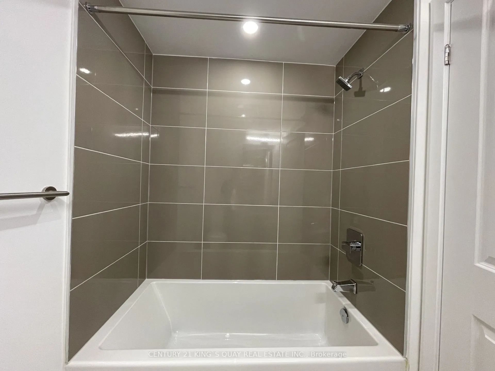 395 Bloor Street E, #3807